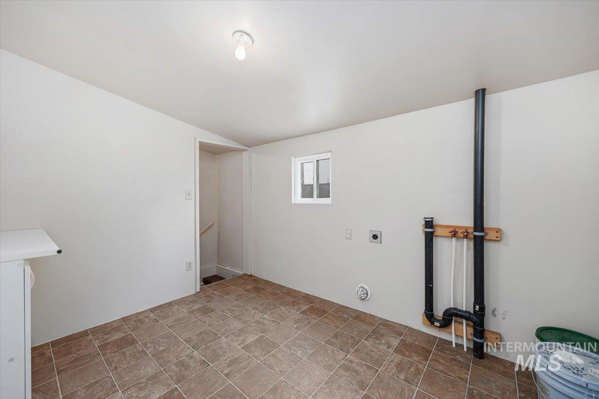 201 Locust Street South Property Photo 20