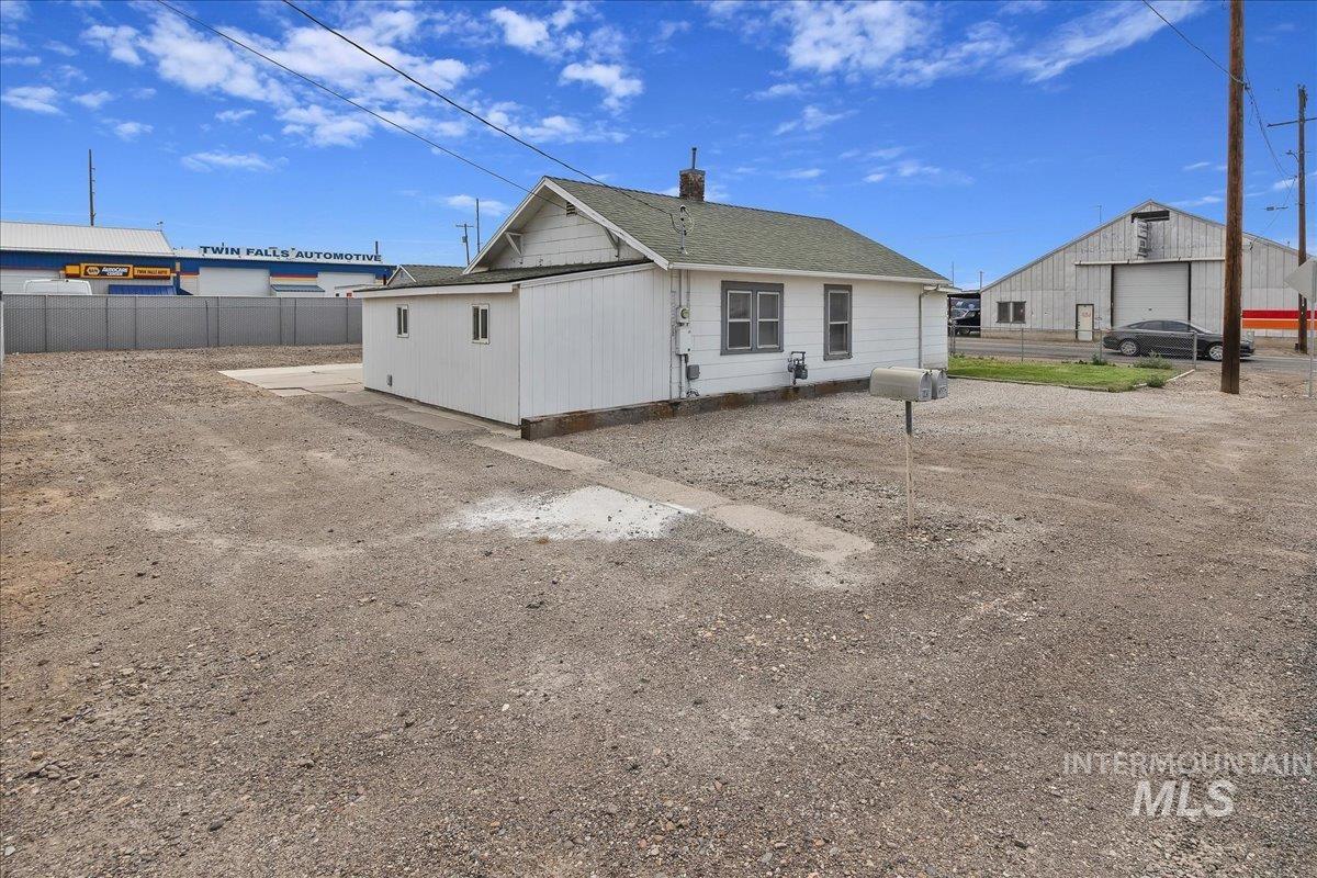 201 Locust Street South Property Photo 24