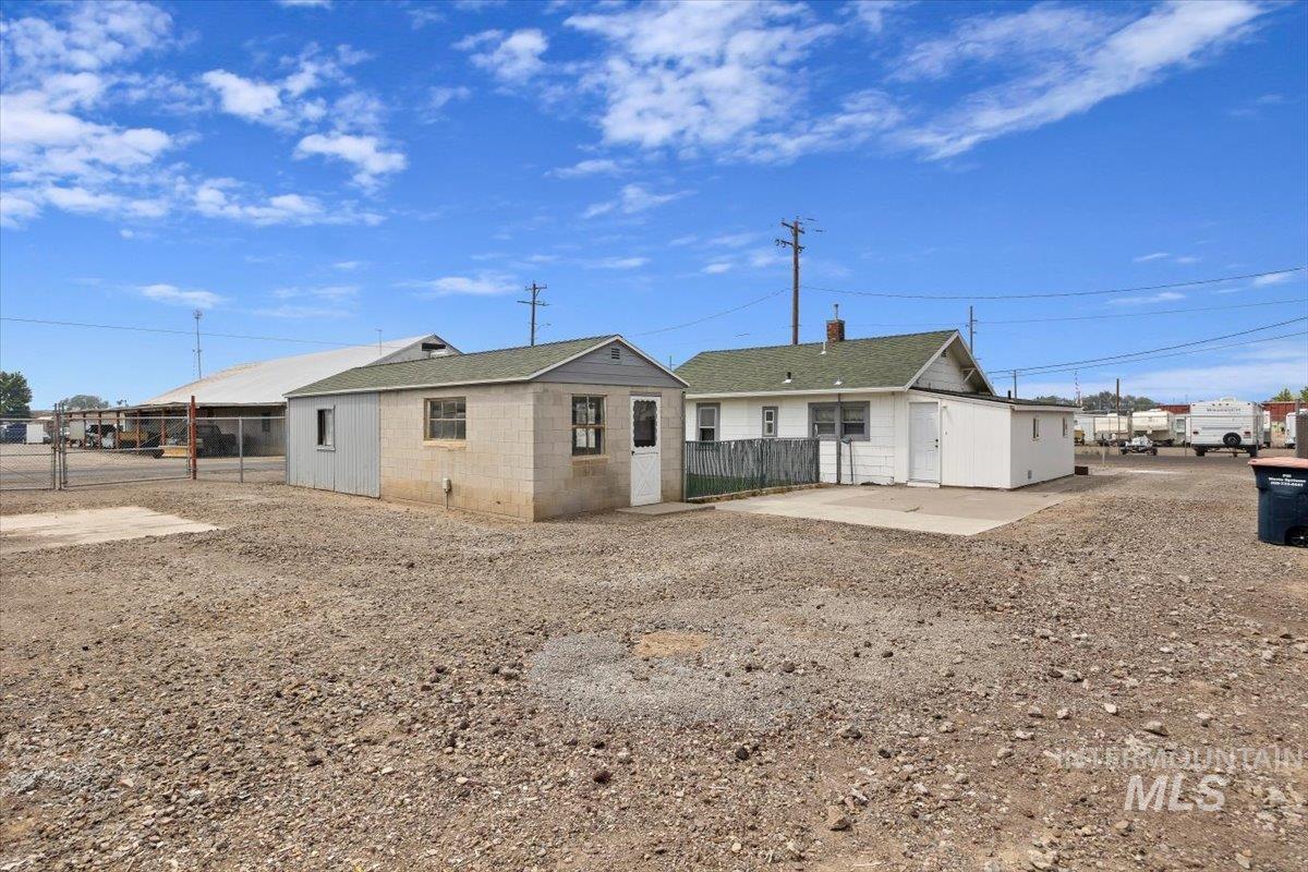 201 Locust Street South Property Photo 25