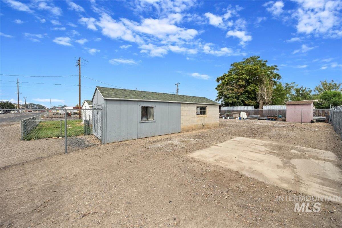 201 Locust Street South Property Photo 26