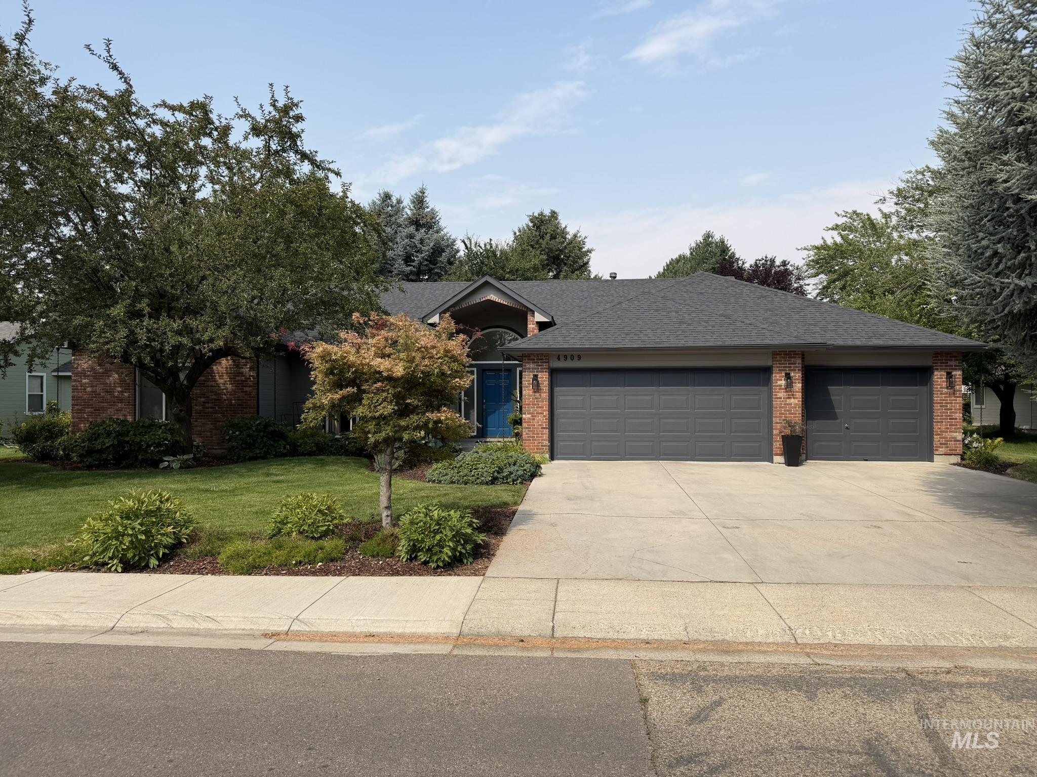 4909 N Farrow Property Photo 1