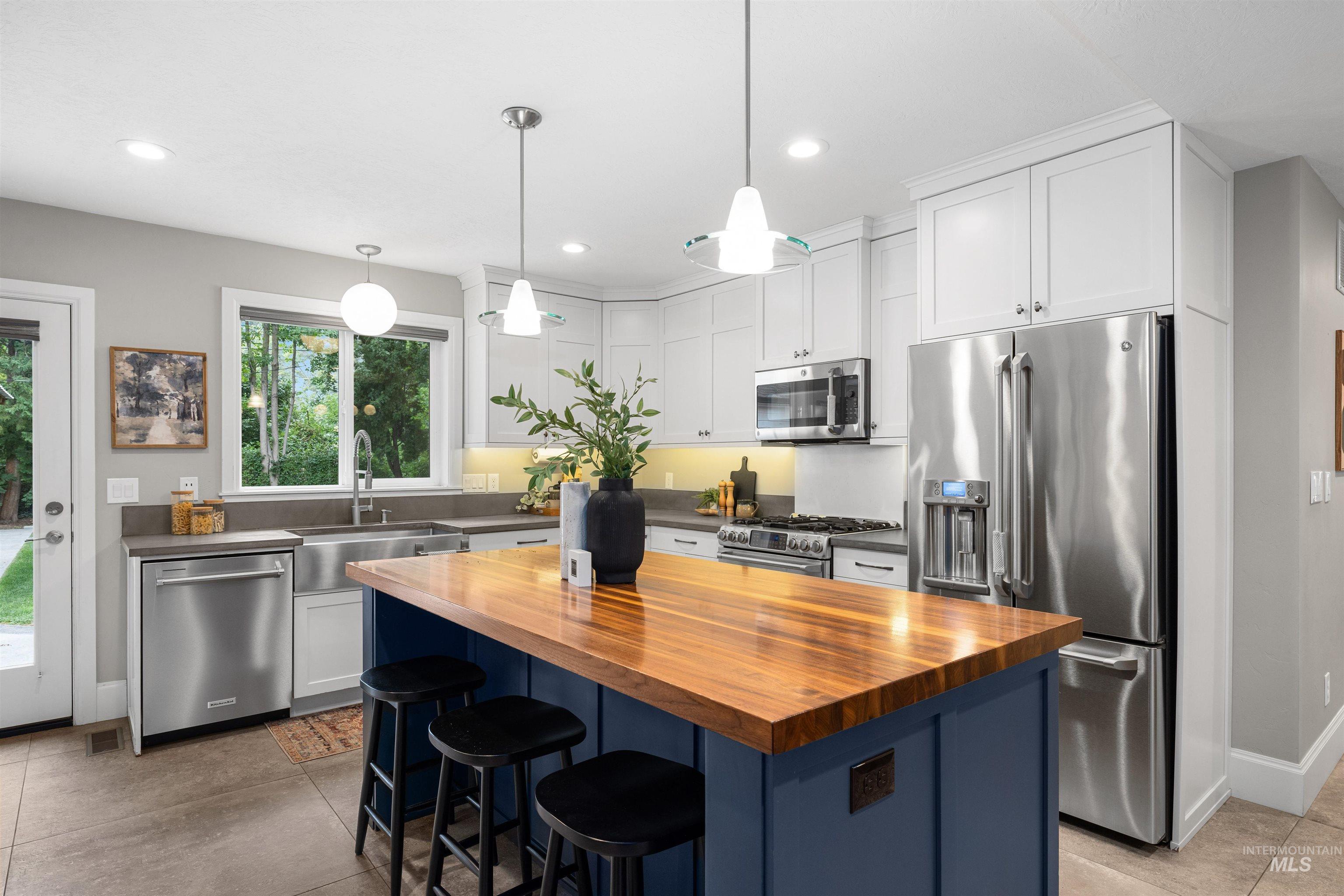 3012 W Clark Street Property Photo 1