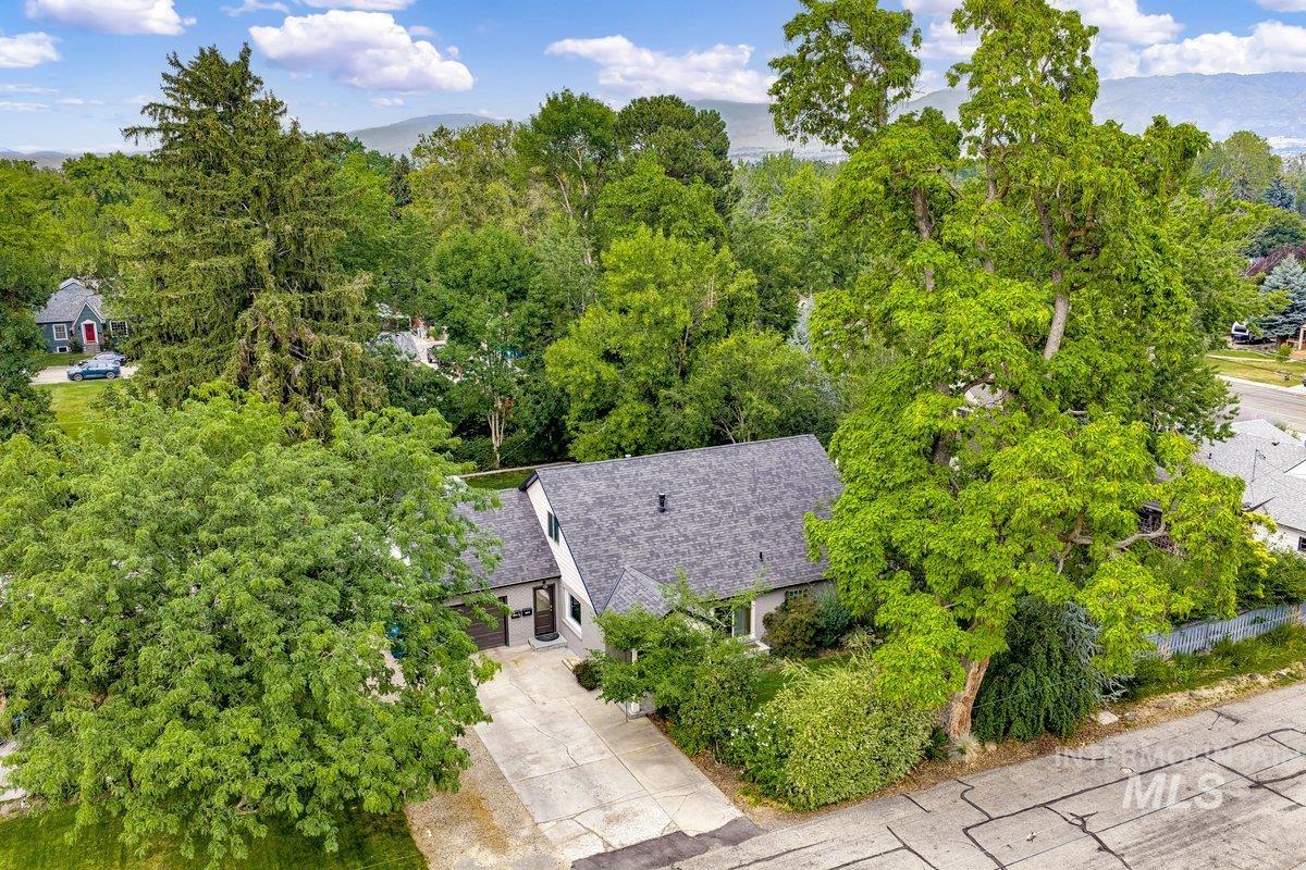 3012 W Clark Street Property Photo 4