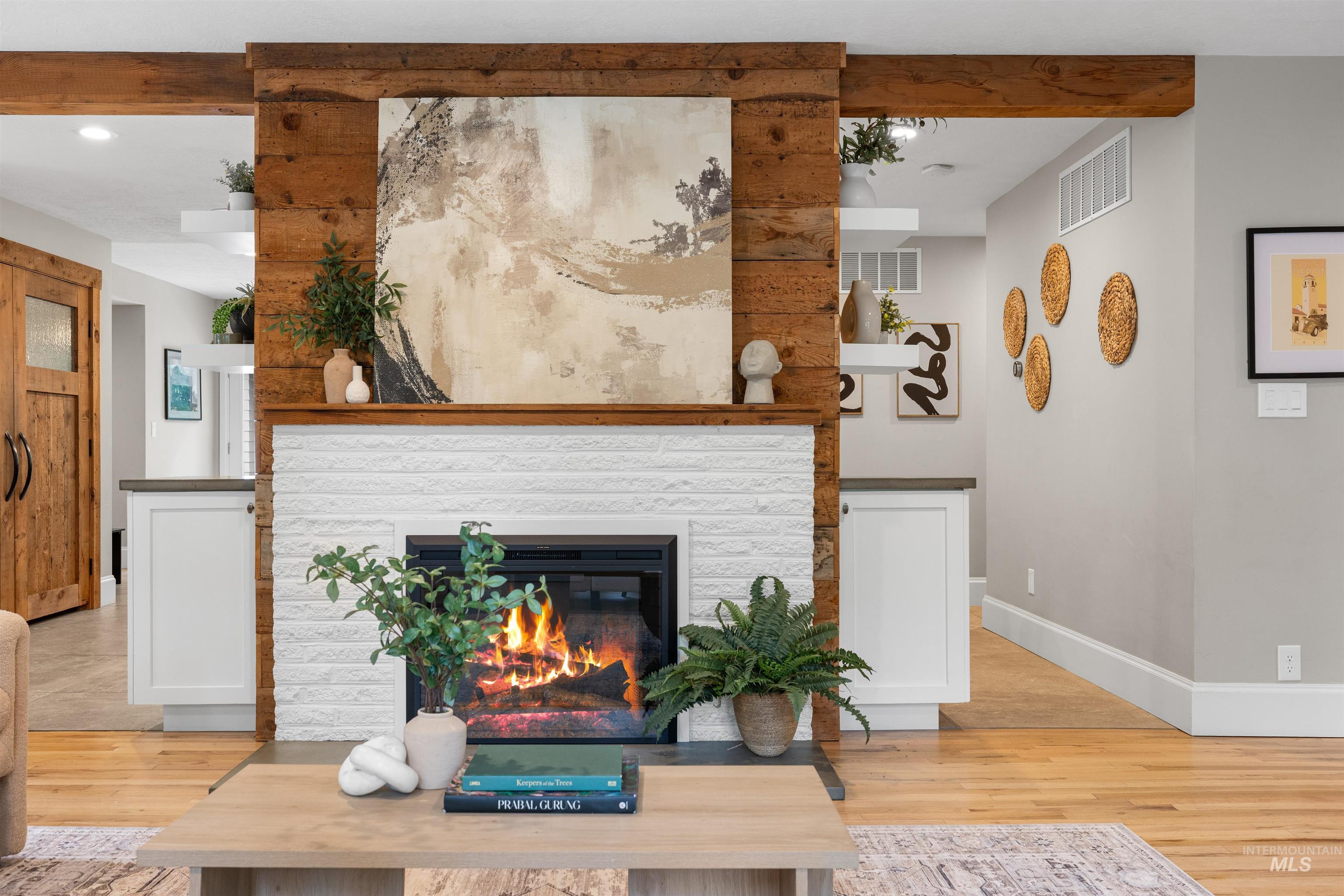 3012 W Clark Street Property Photo 4