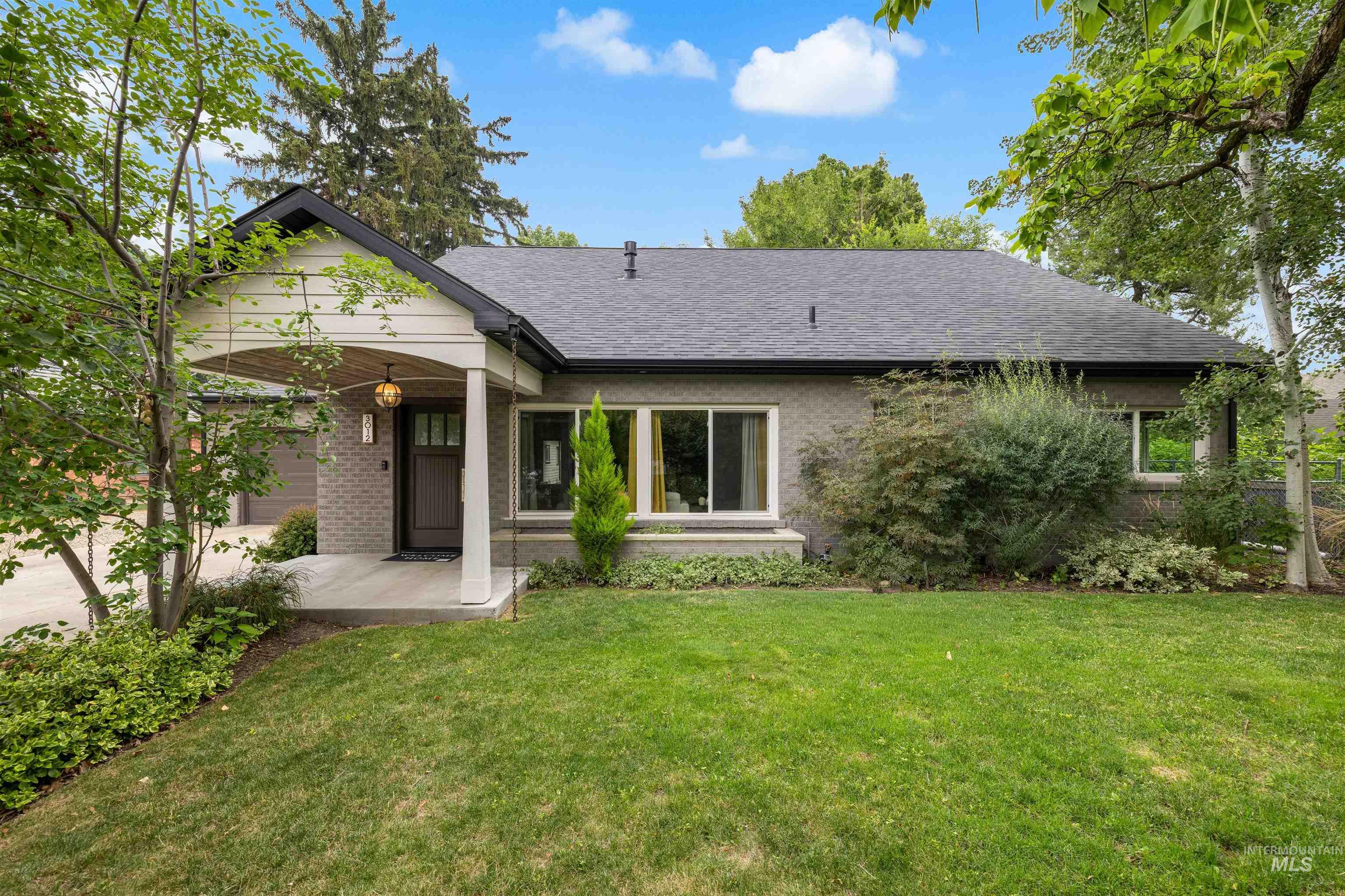 3012 W Clark Street Property Photo 6