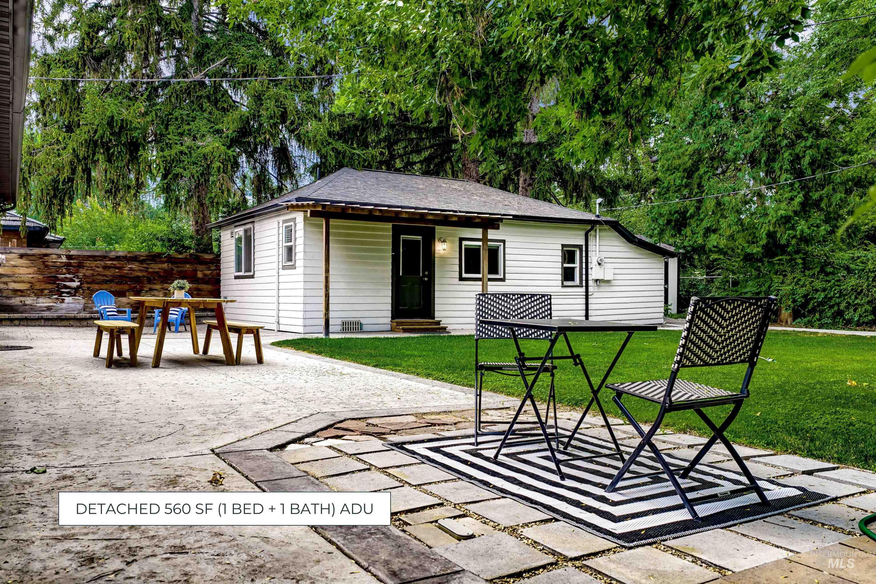 3012 W Clark Street Property Photo 7