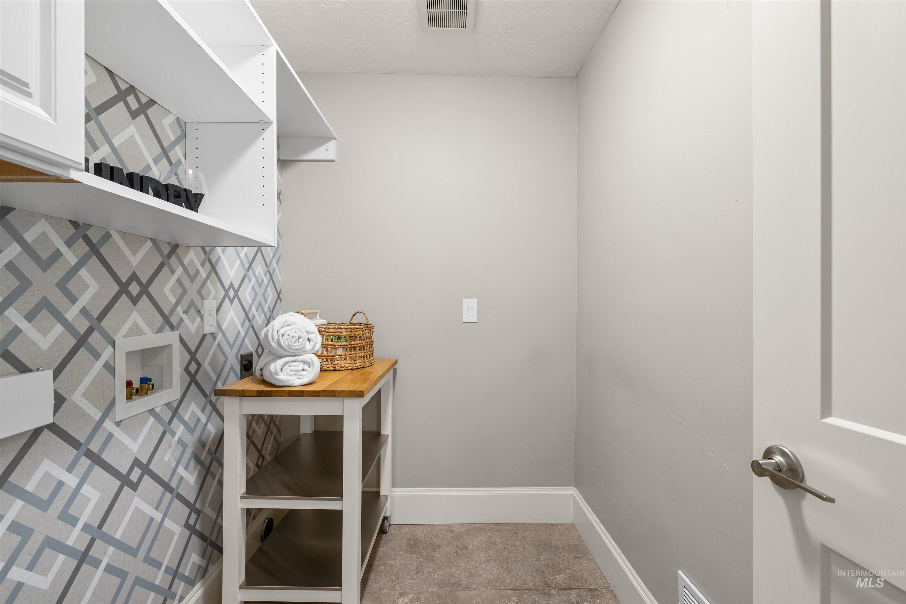 3012 W Clark Street Property Photo 25