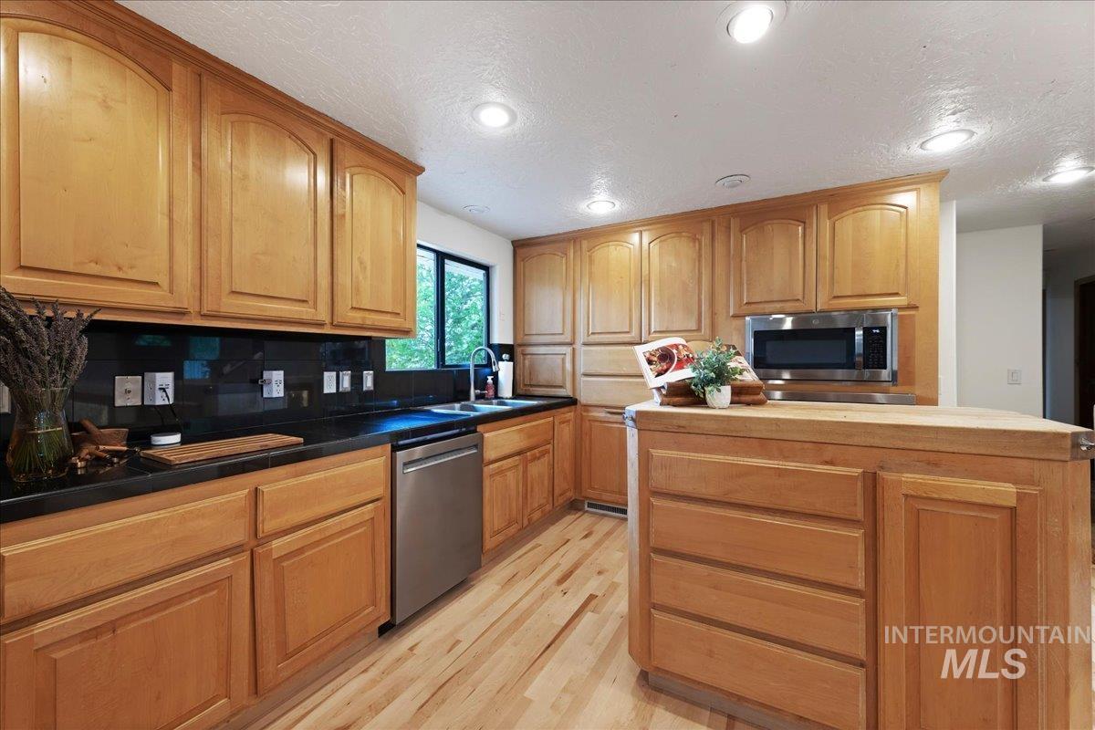 11269 W Reutzel Dr. Property Photo 19