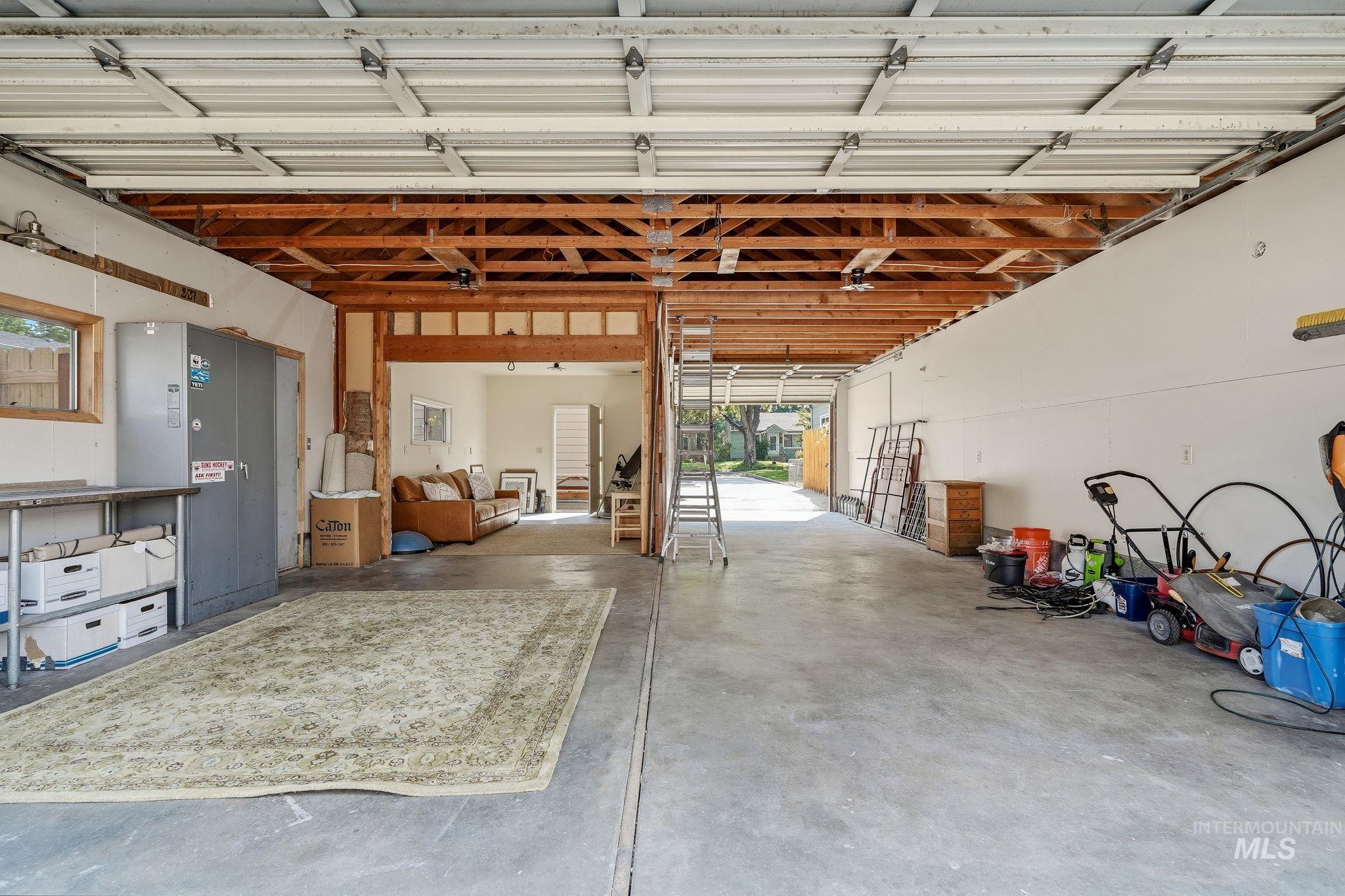 2301 N 19th Property Photo 44