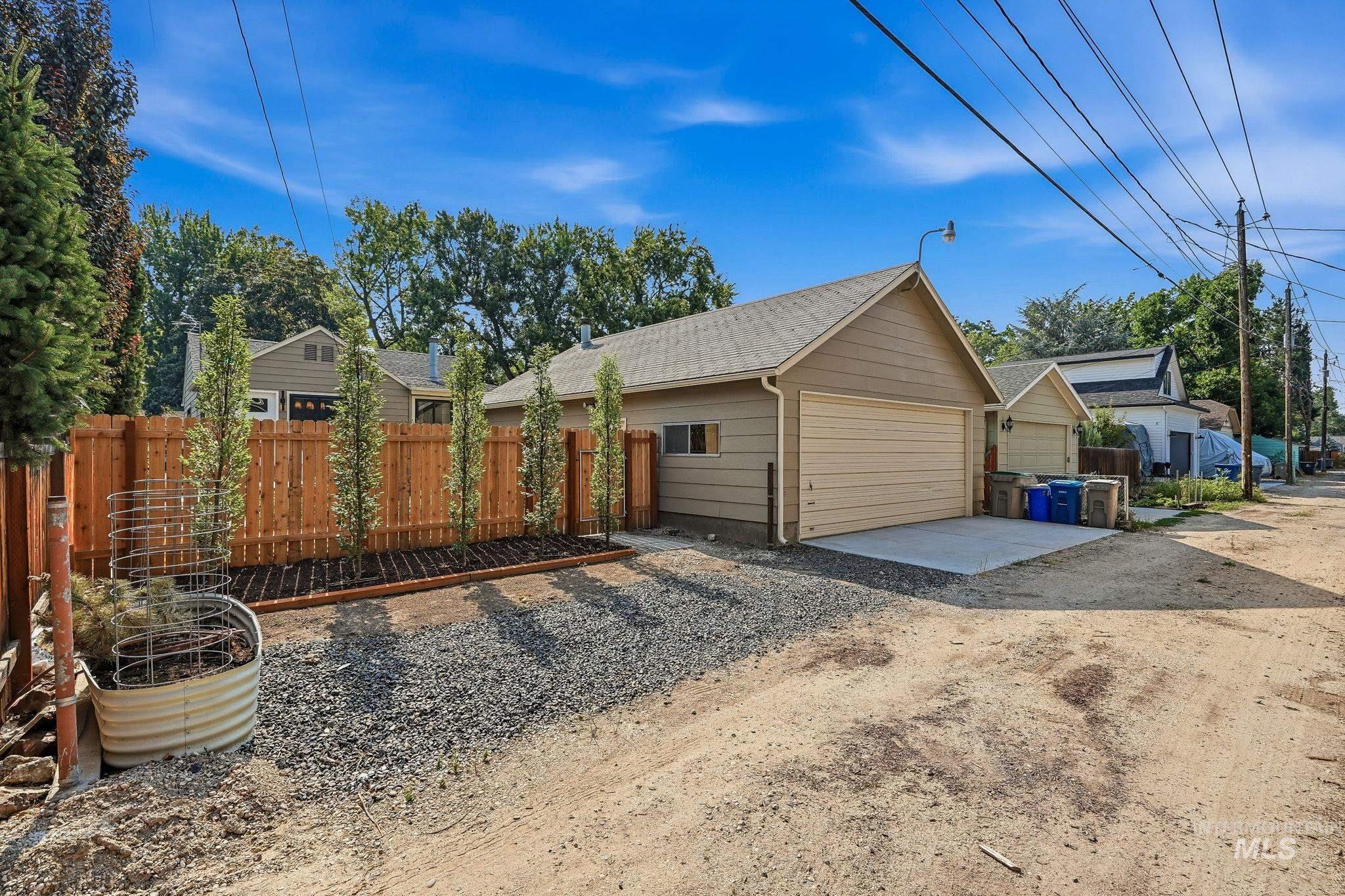 2301 N 19th Property Photo 50