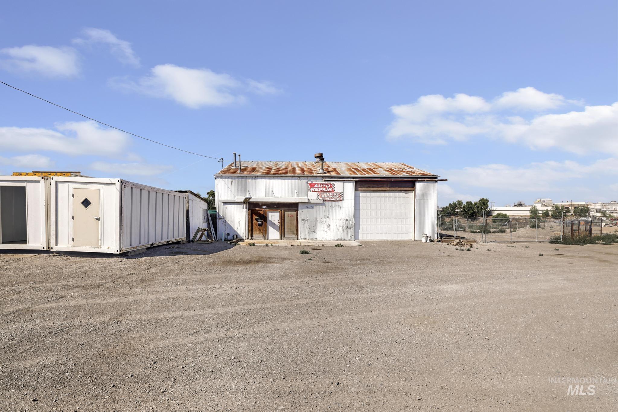 726 Shoshone Street W Property Photo 1