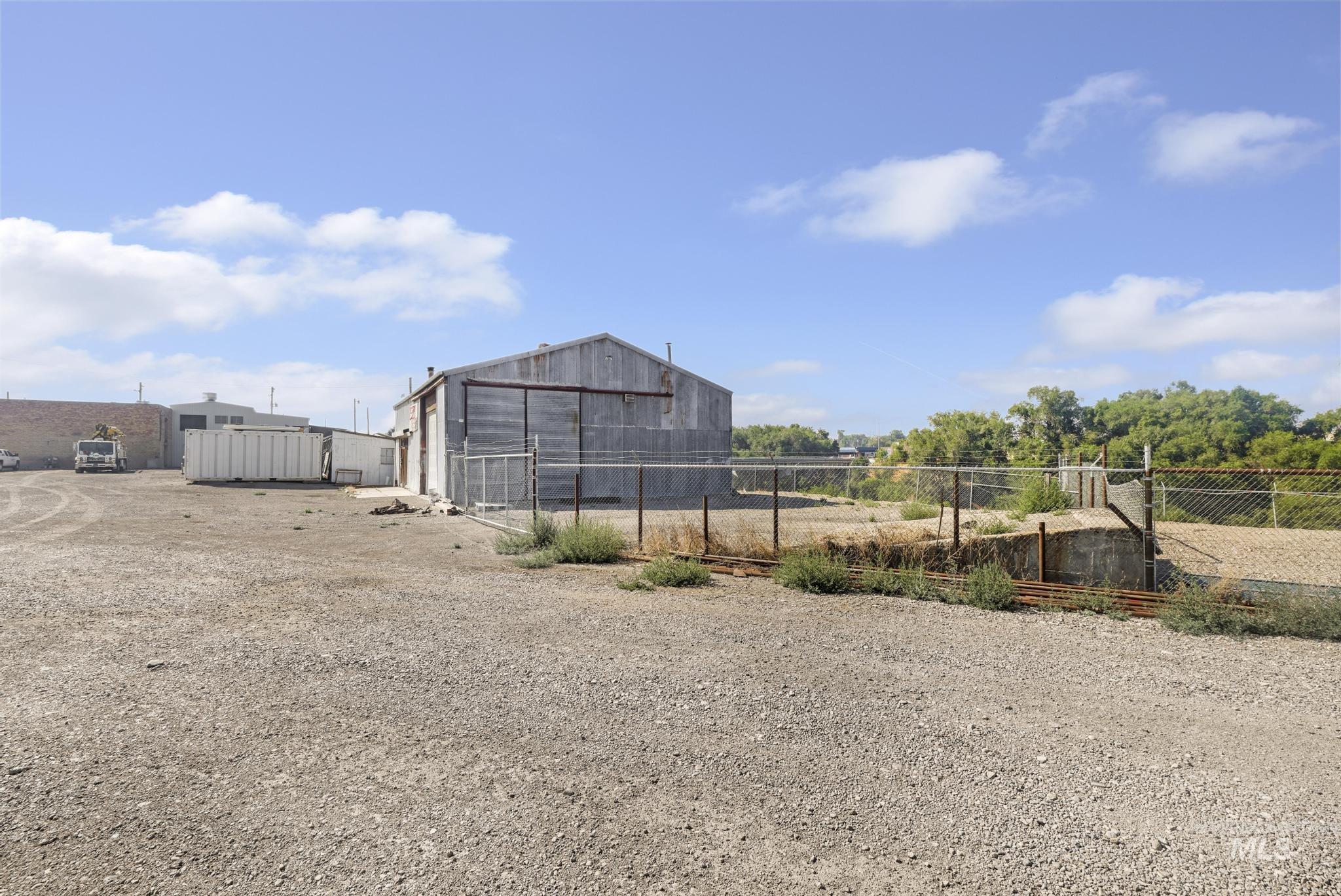 726 Shoshone Street W Property Photo 3
