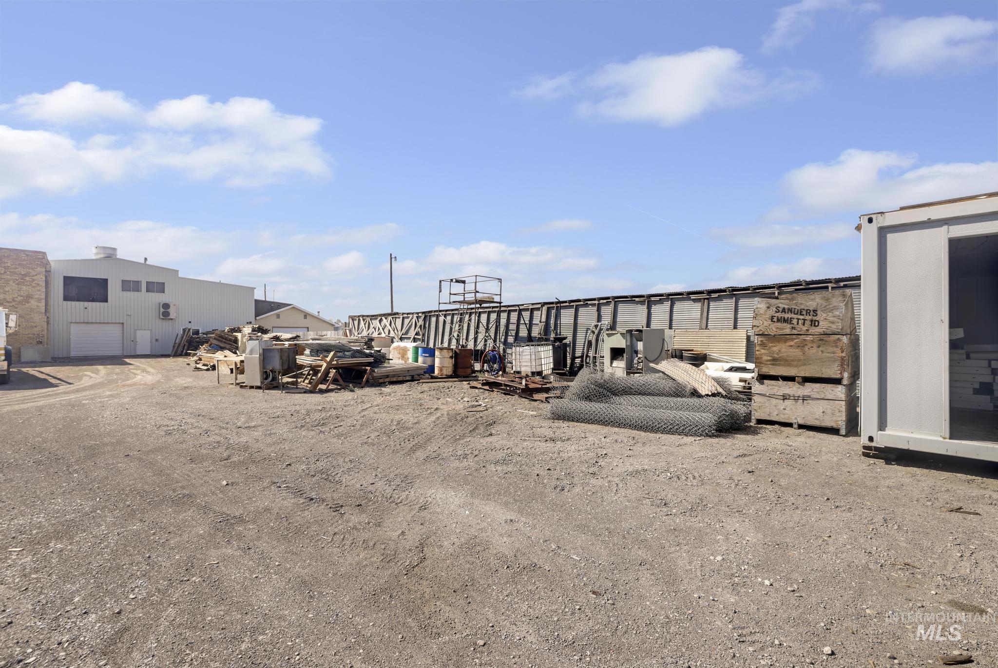 726 Shoshone Street W Property Photo 8