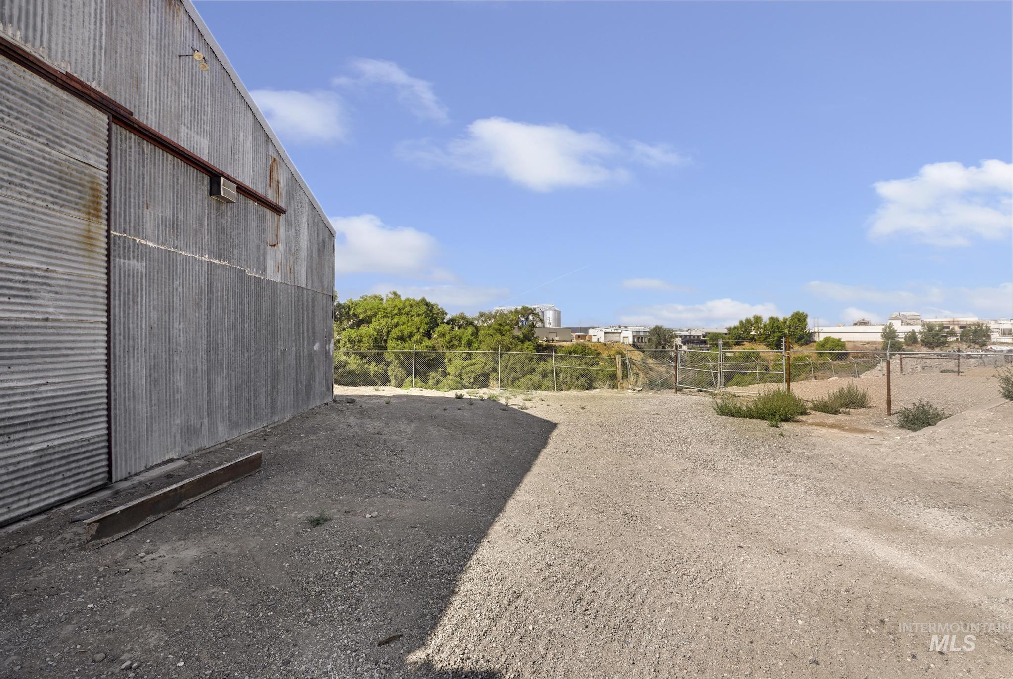 726 Shoshone Street W Property Photo 10