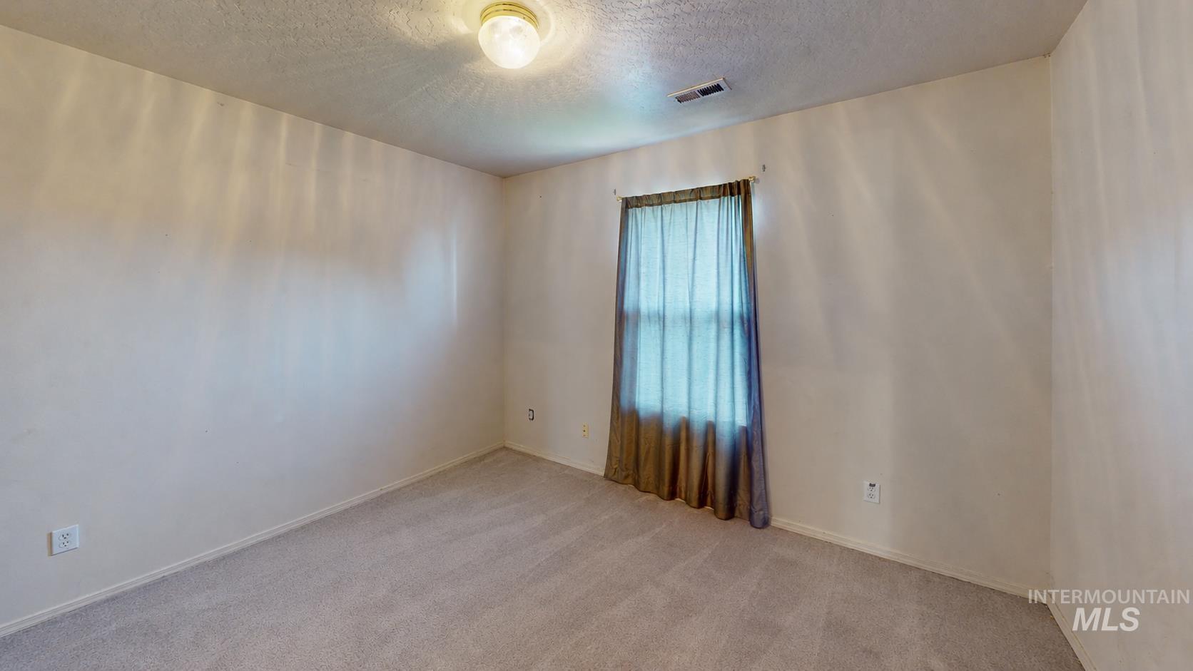 12976 Alicia St Property Photo 6