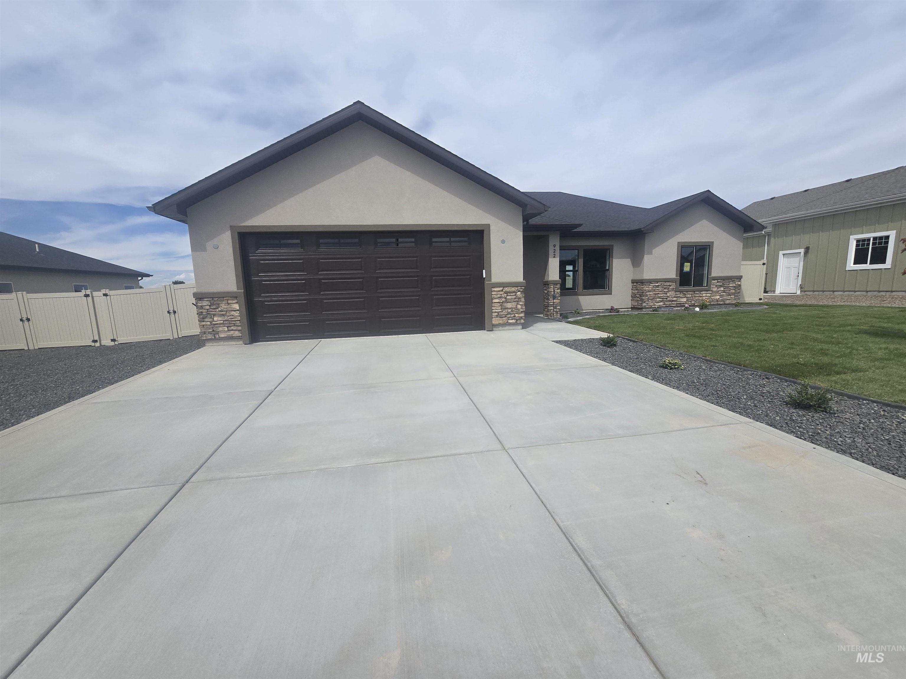 922 Adamite Road Property Photo 1