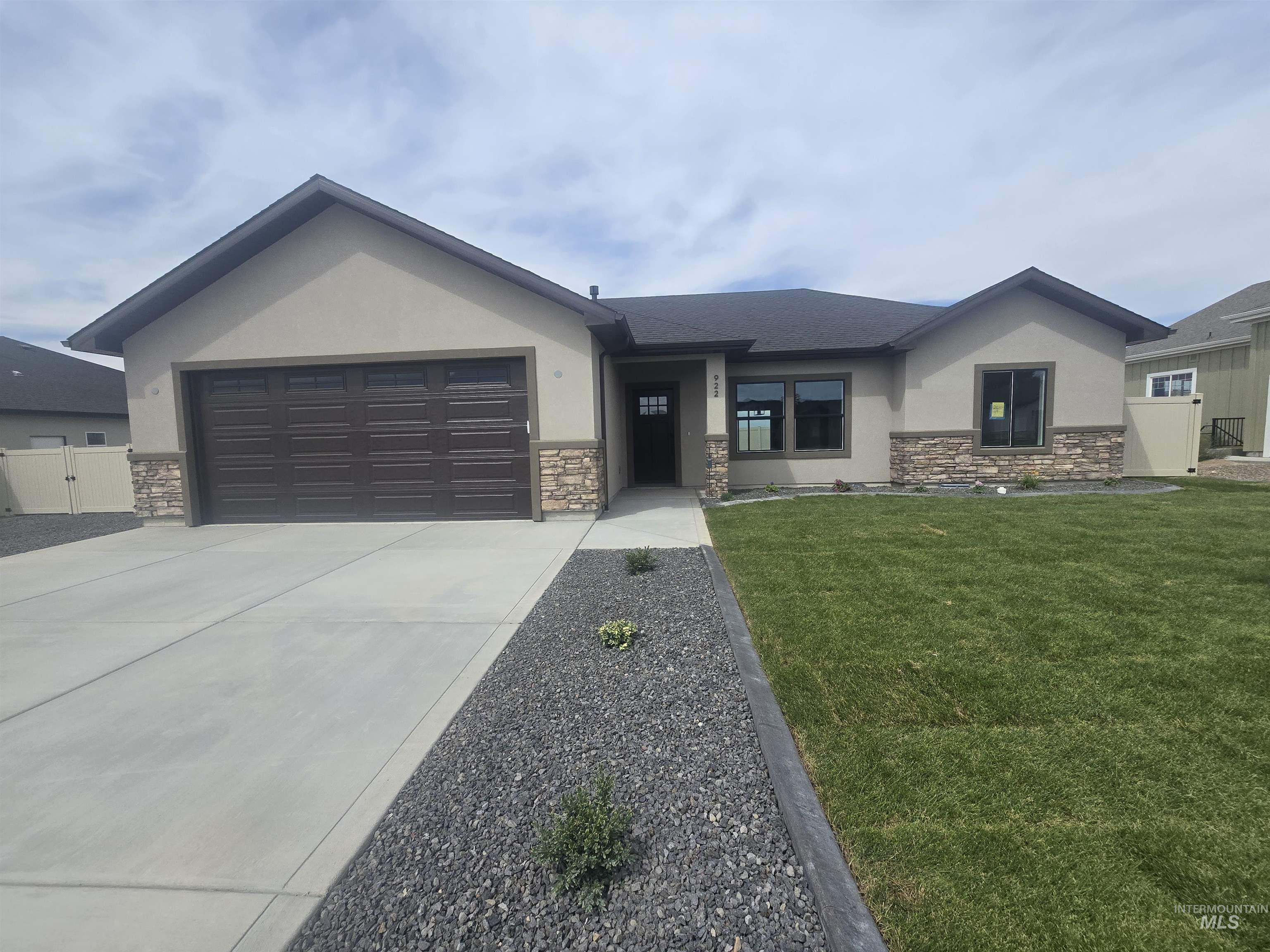 922 Adamite Road Property Photo 2