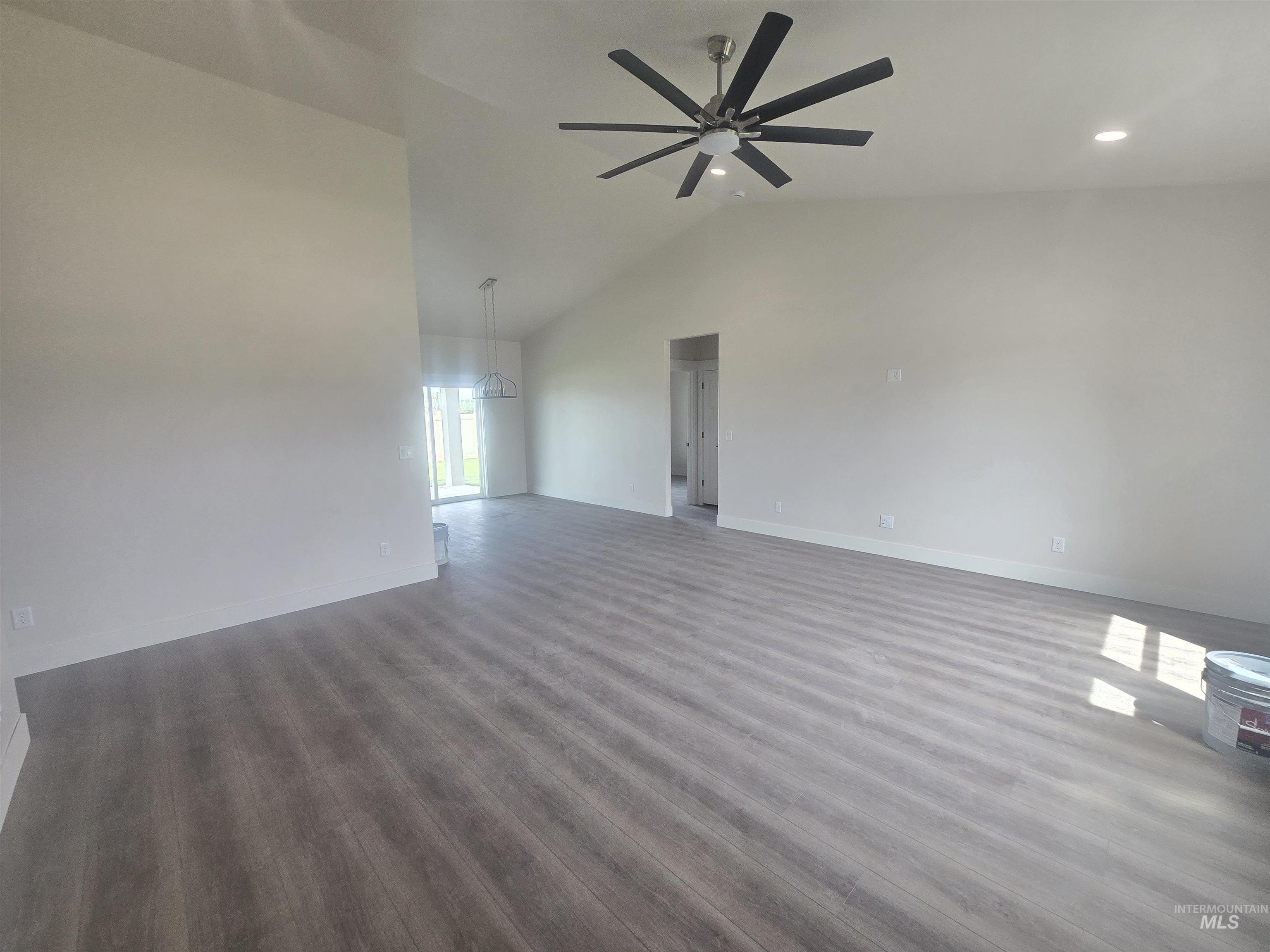 922 Adamite Road Property Photo 4