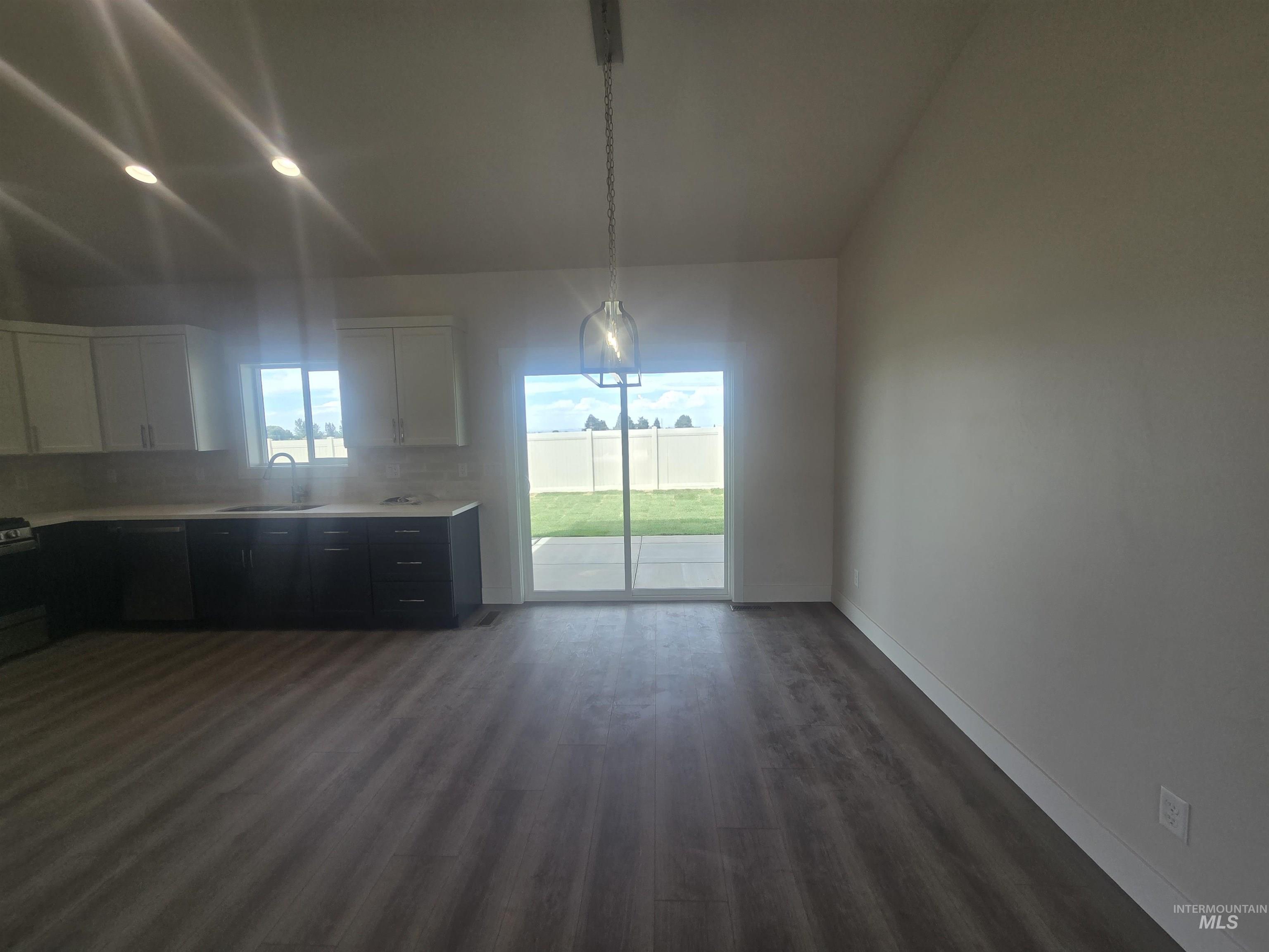 922 Adamite Road Property Photo 6