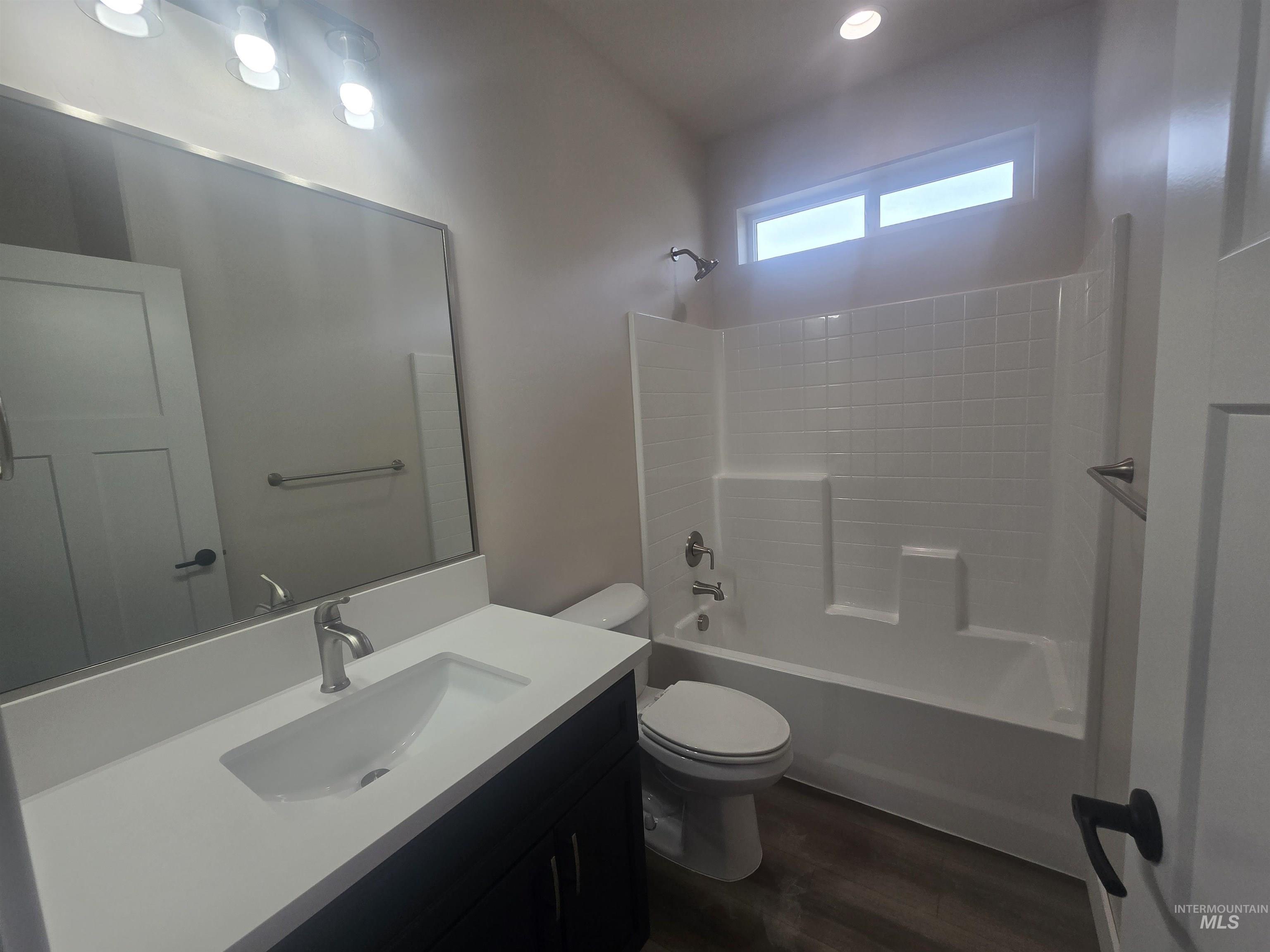922 Adamite Road Property Photo 14