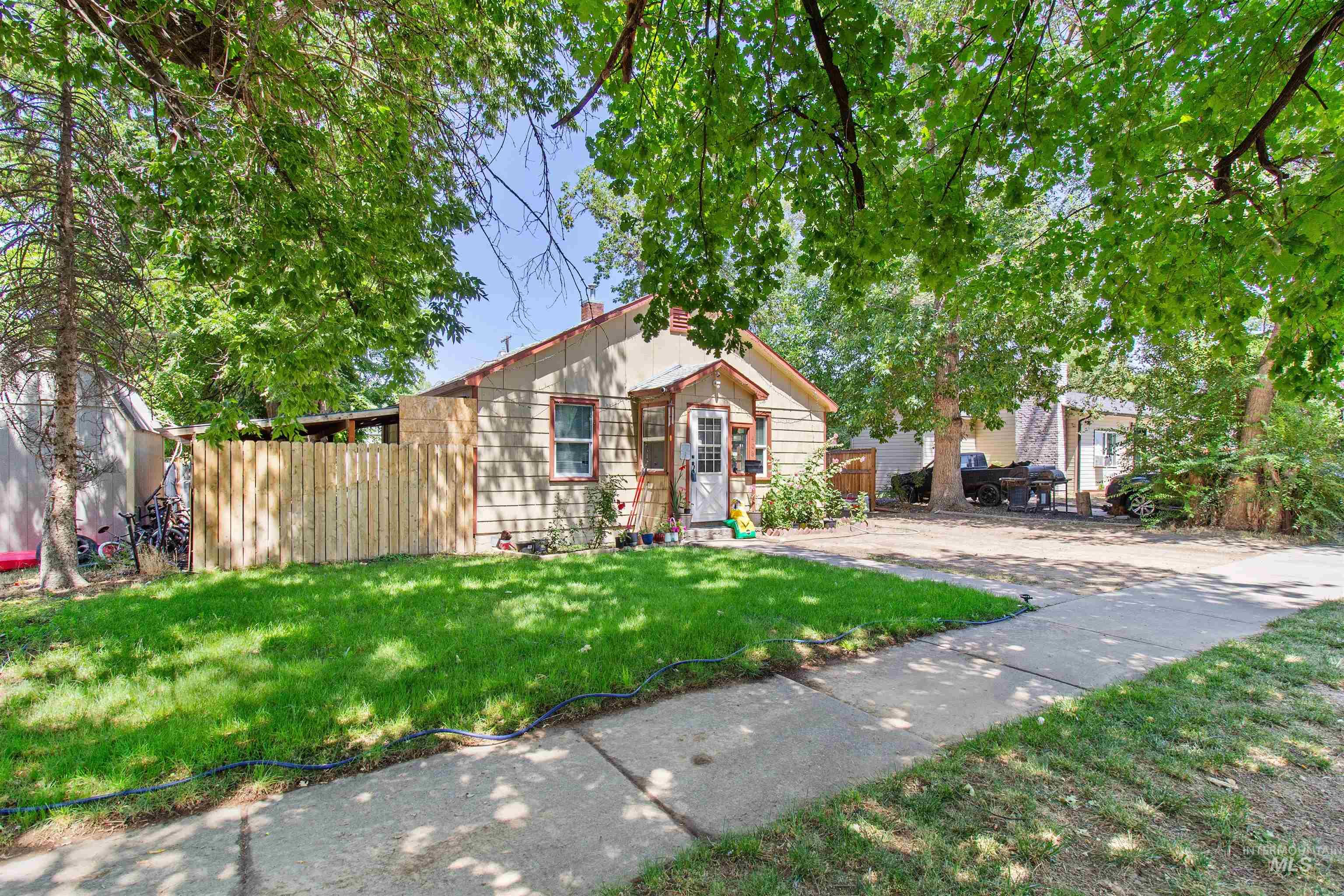 408 5th Ave E. Property Photo 2