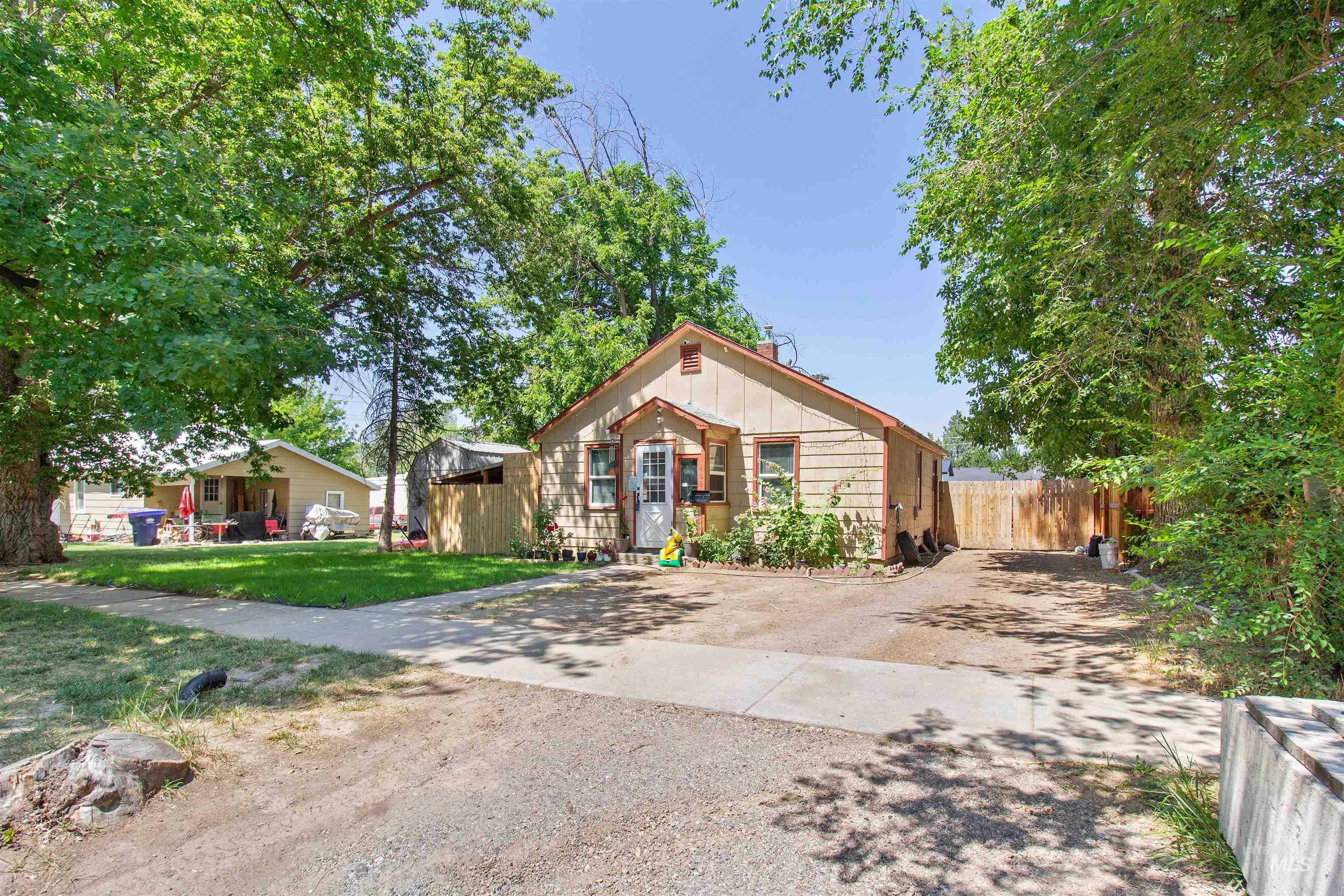 408 5th Ave E. Property Photo 3
