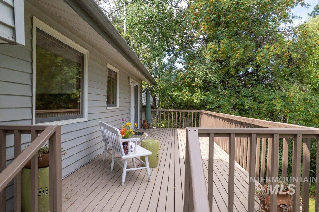 1128 Lynandra Dr. Property Photo 8