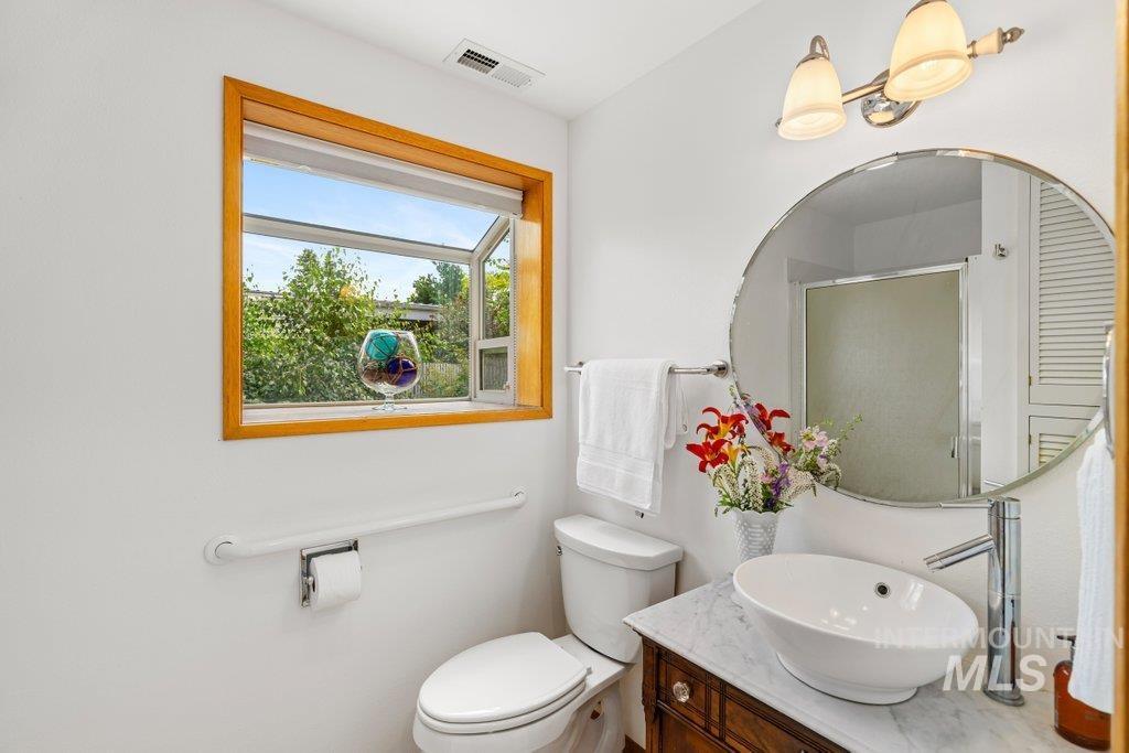 1128 Lynandra Dr. Property Photo 24