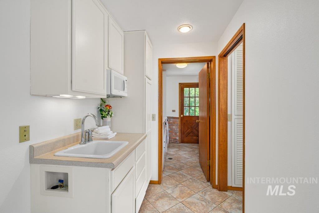 1128 Lynandra Dr. Property Photo 25
