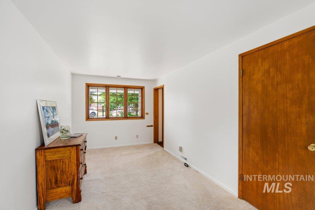 1128 Lynandra Dr. Property Photo 28