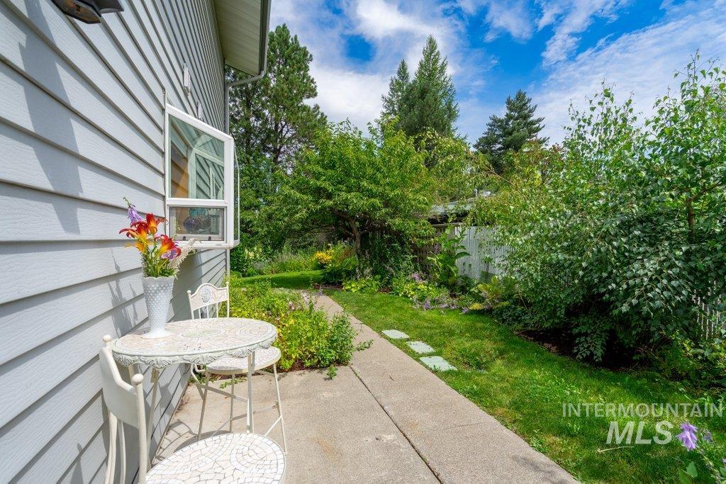 1128 Lynandra Dr. Property Photo 40