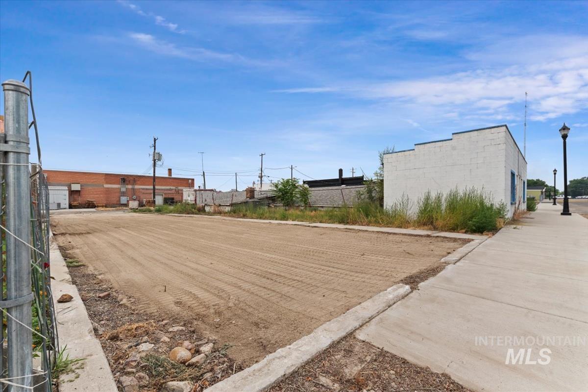 18 E Owyhee Ave Property Photo 1
