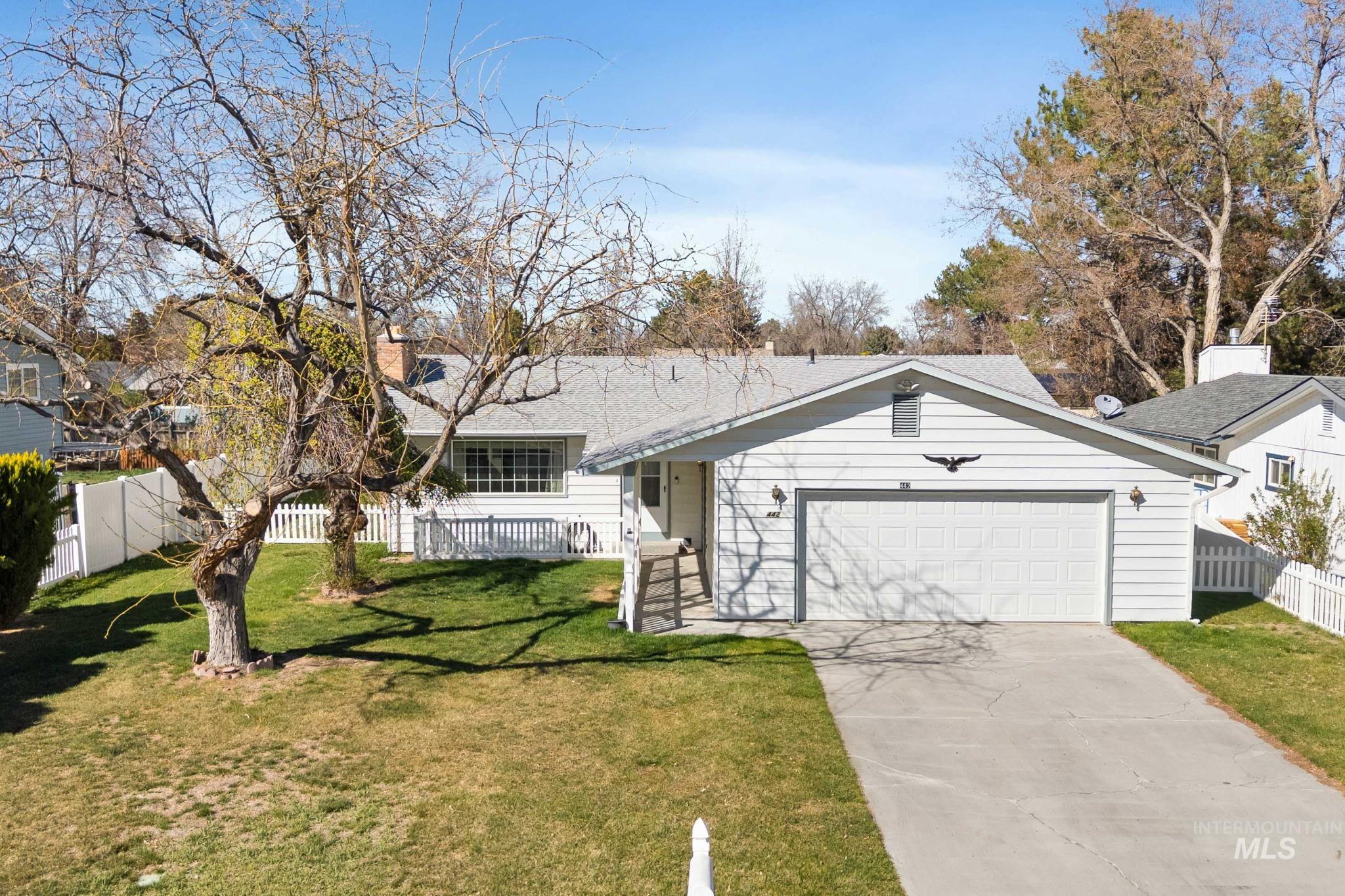 442 Crestview Drive Property Photo 1
