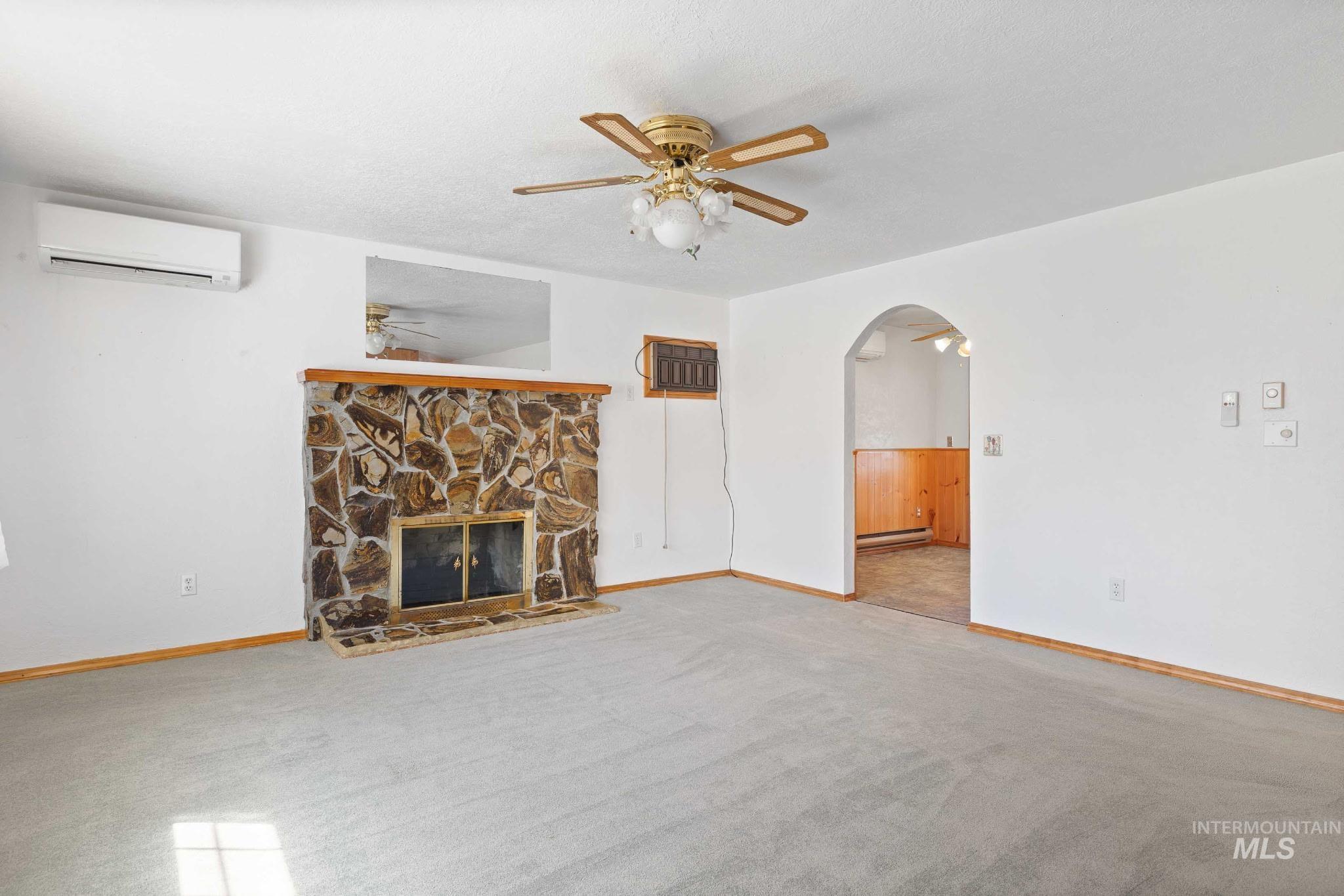 442 Crestview Drive Property Photo 3