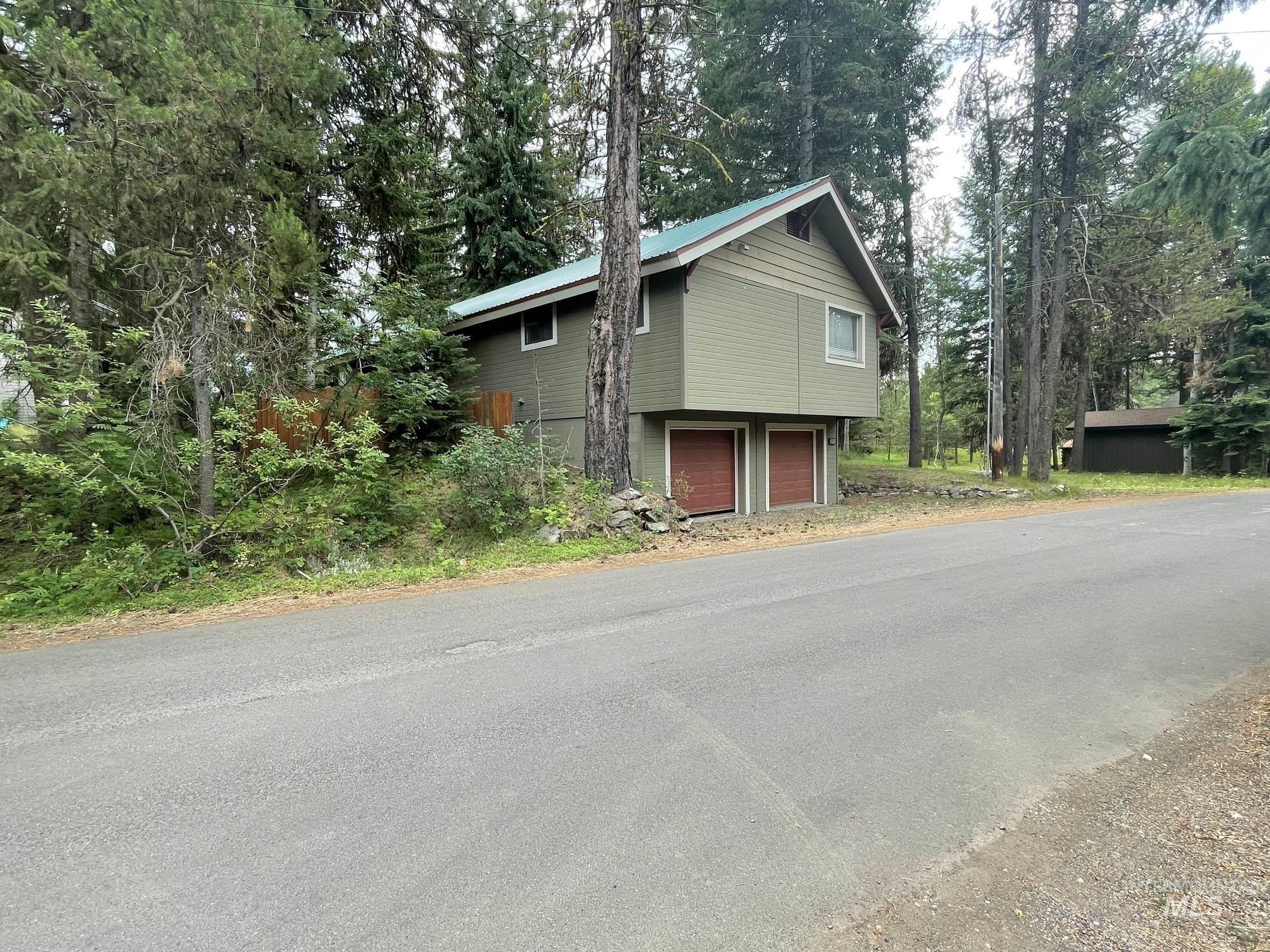 1025 Meadows Rd Property Photo 2