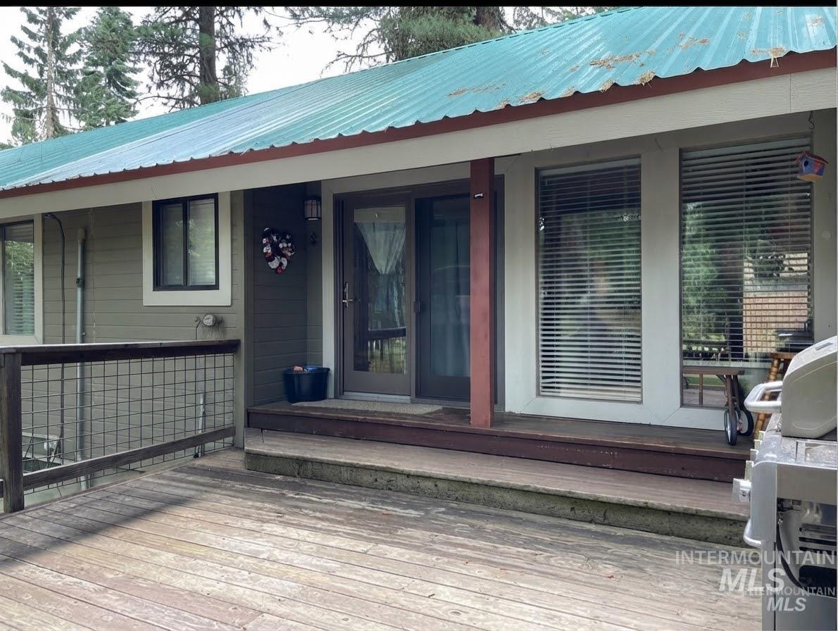 1025 Meadows Rd Property Photo 3