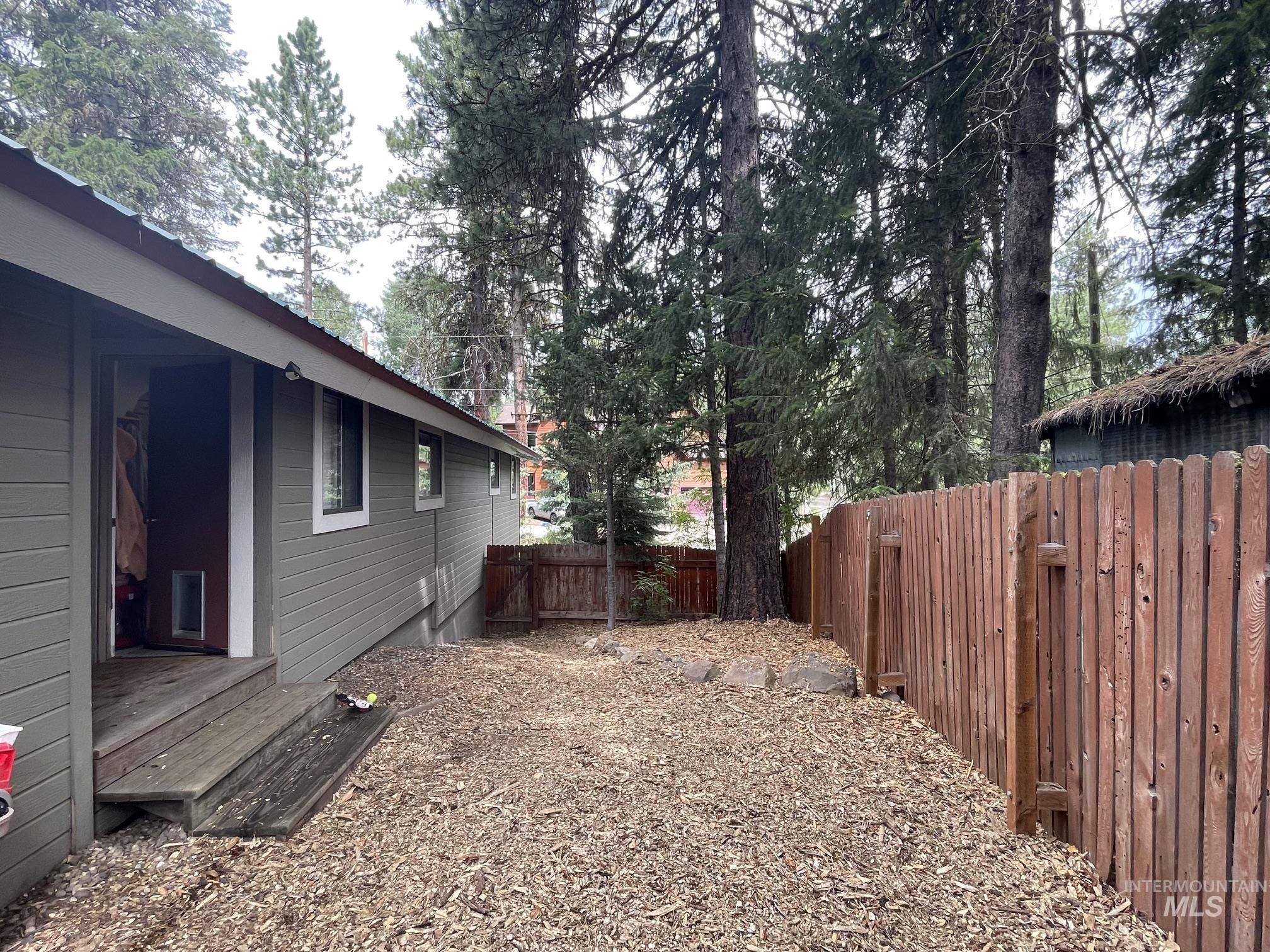 1025 Meadows Rd Property Photo 18
