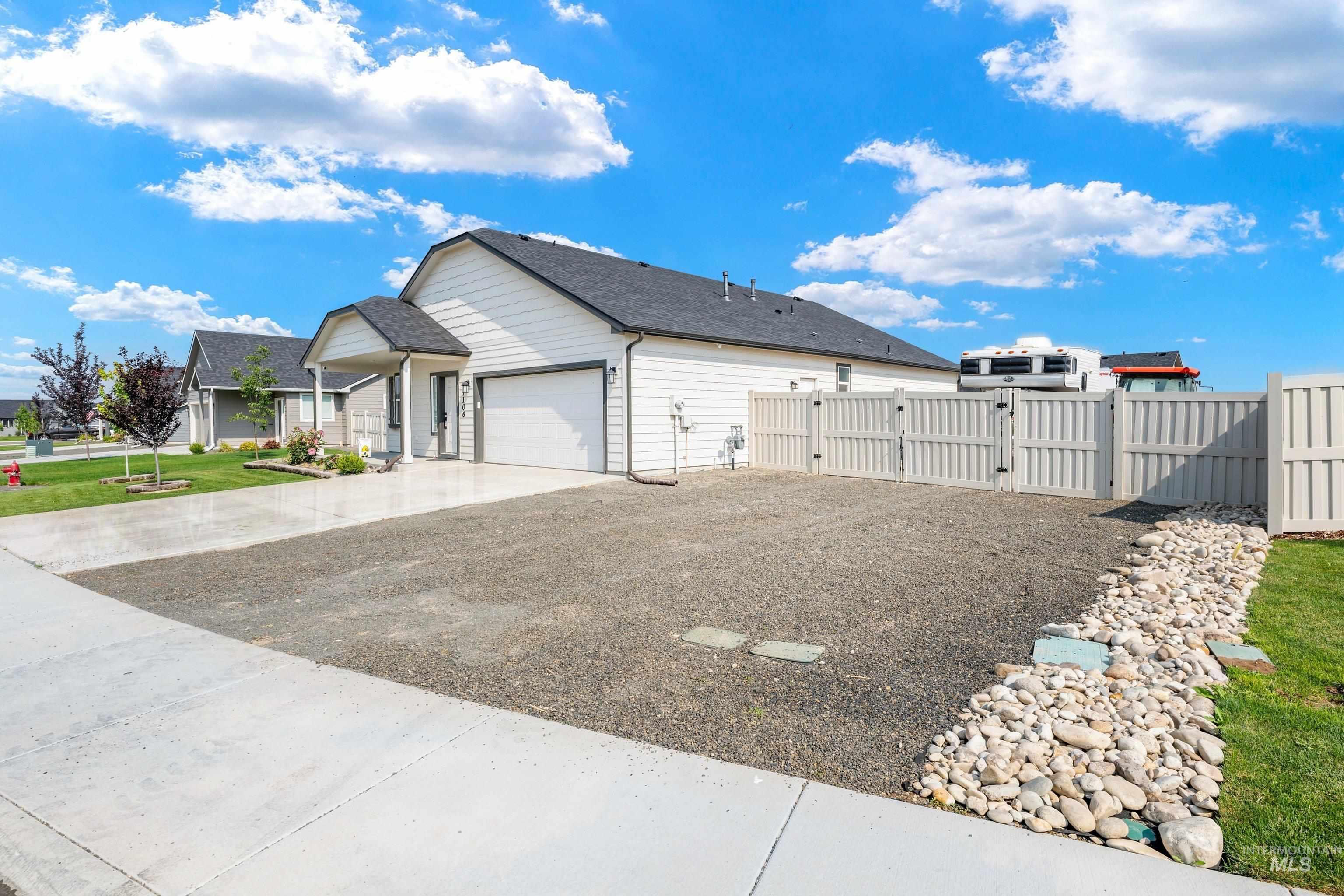 11106 Shadow Glen Dr Property Photo 4