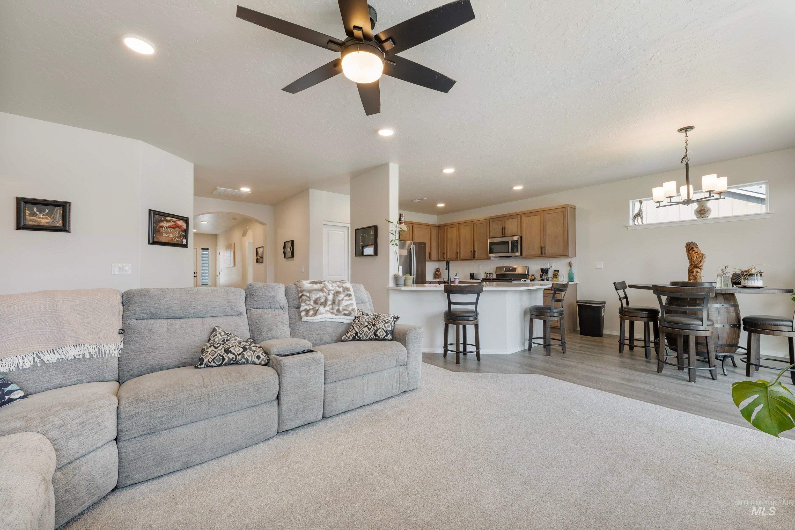 11106 Shadow Glen Dr Property Photo 6
