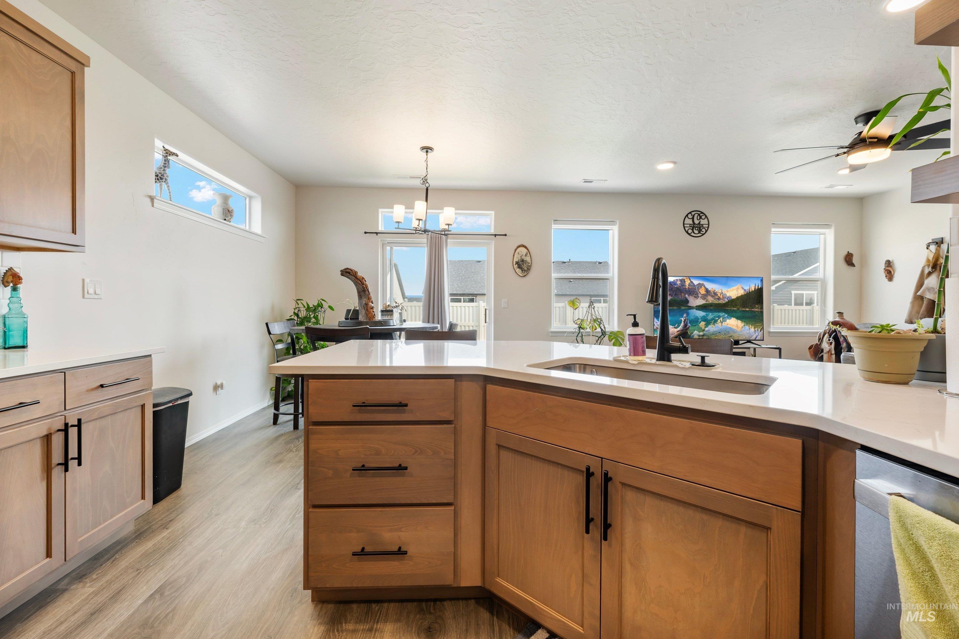 11106 Shadow Glen Dr Property Photo 15