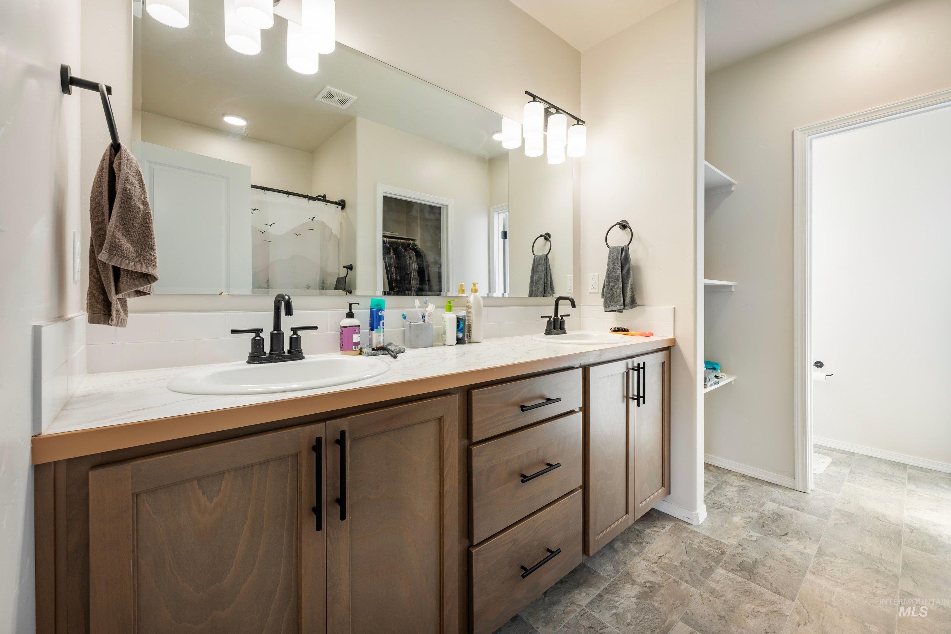 11106 Shadow Glen Dr Property Photo 19