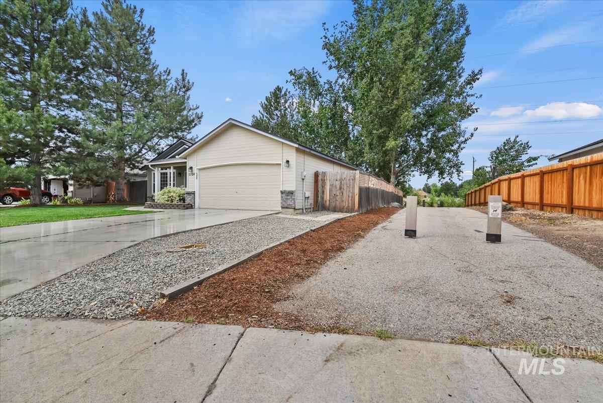 5704 S Moonflower Pl Property Photo 3