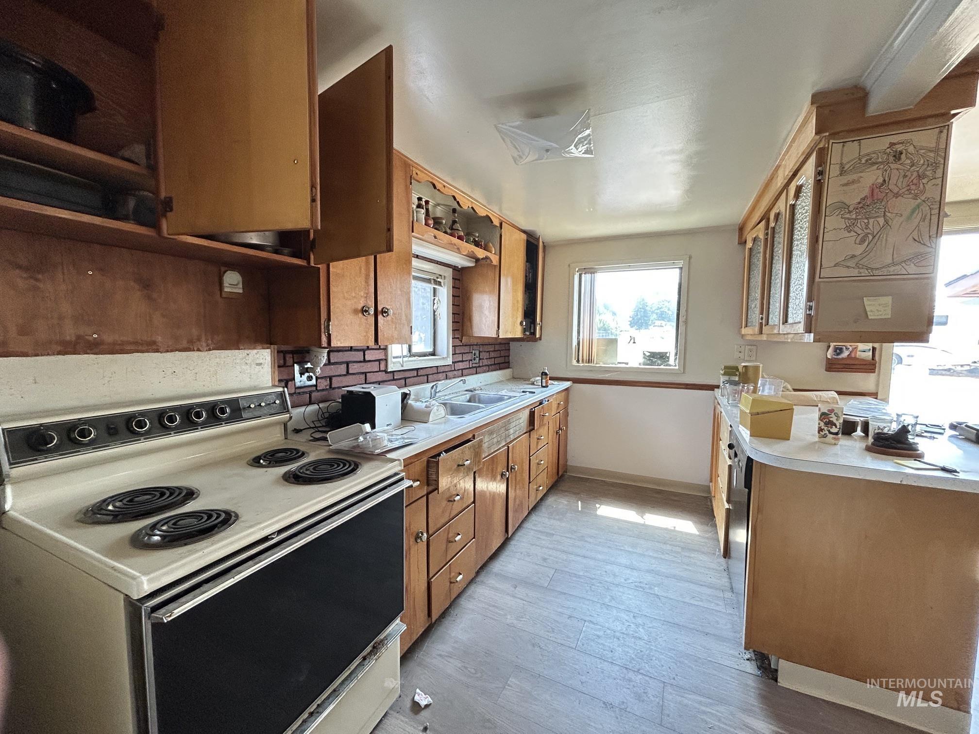 427 Airway Ave Property Photo 3