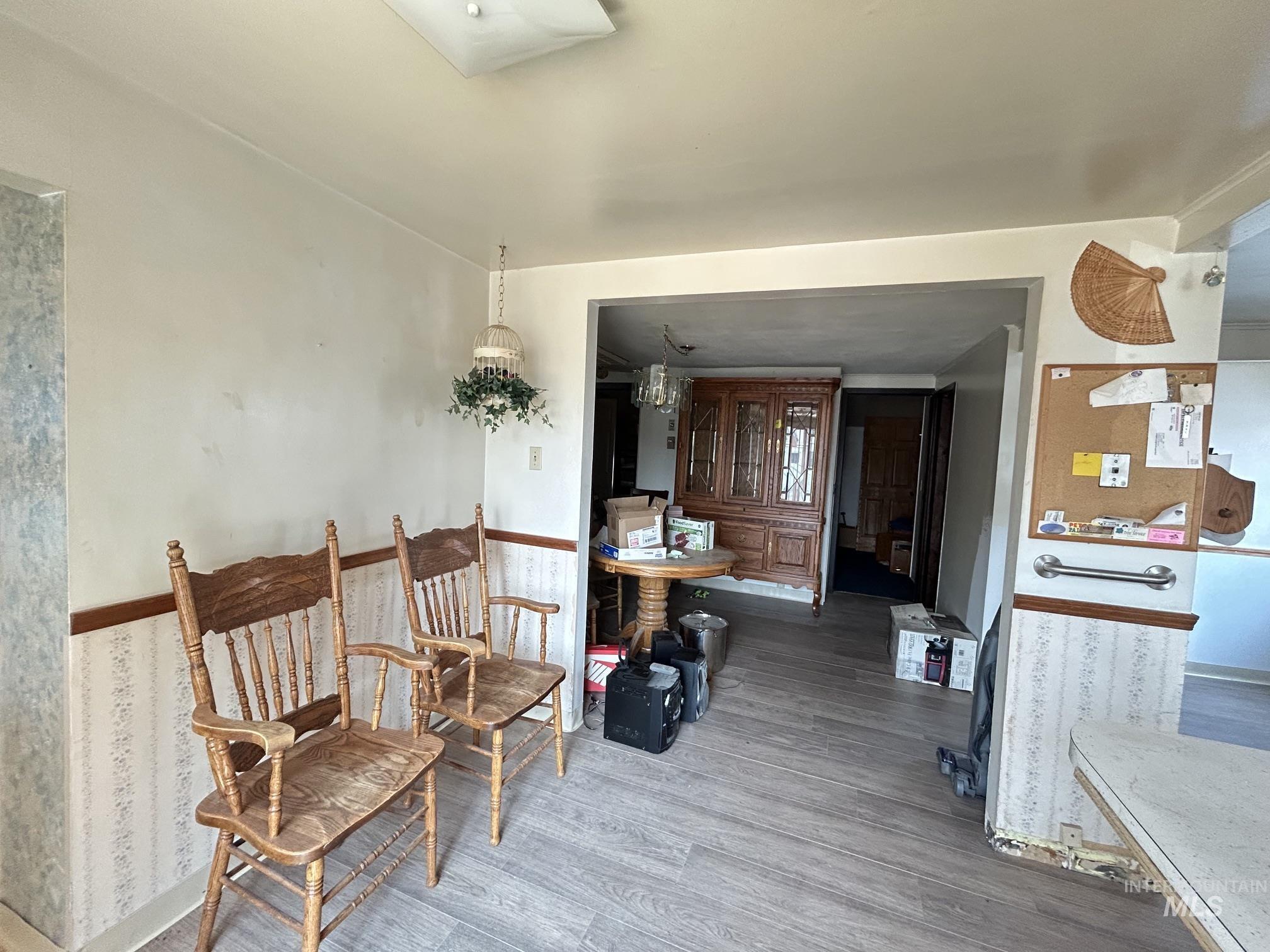 427 Airway Ave Property Photo 4