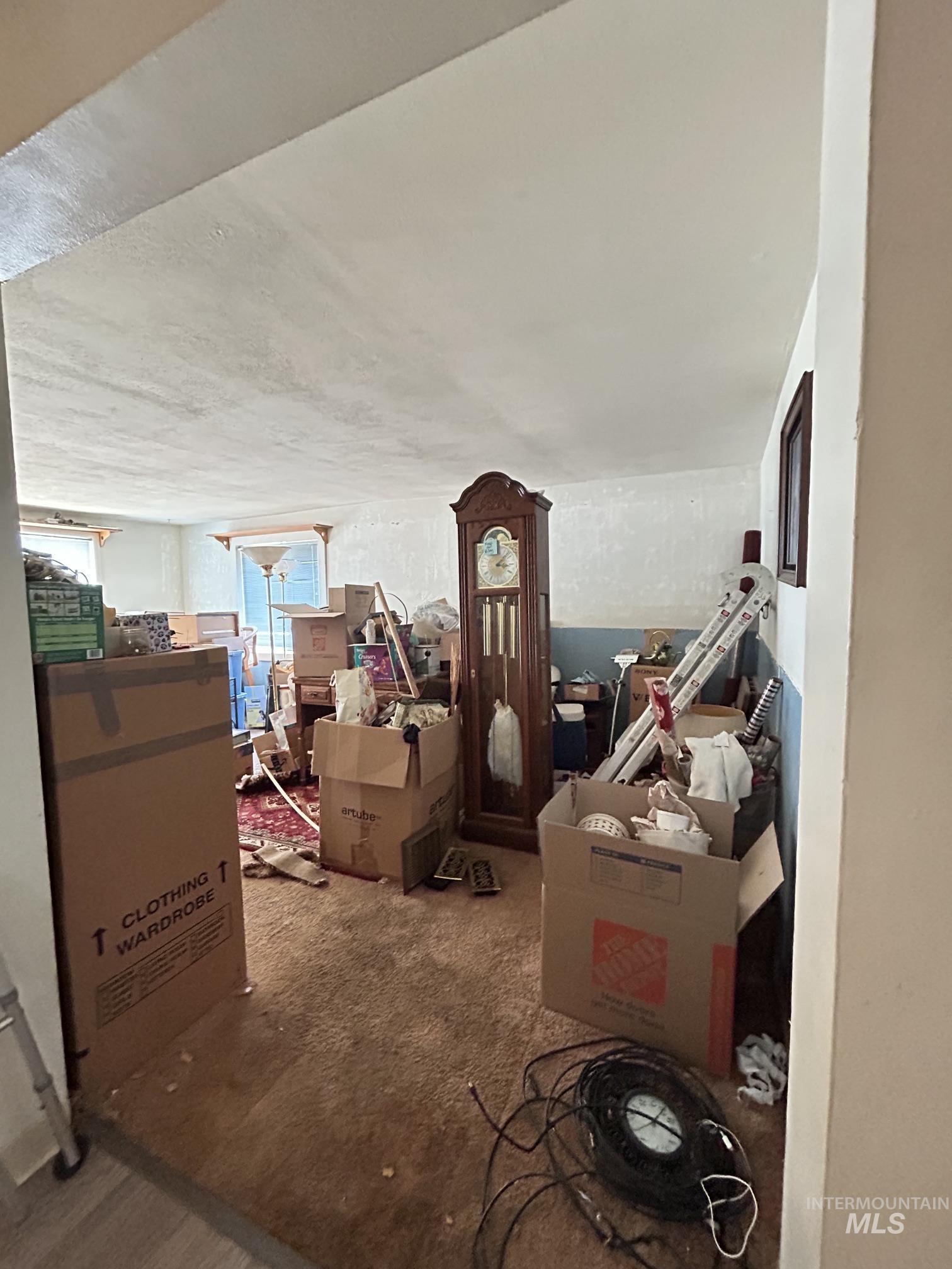 427 Airway Ave Property Photo 6