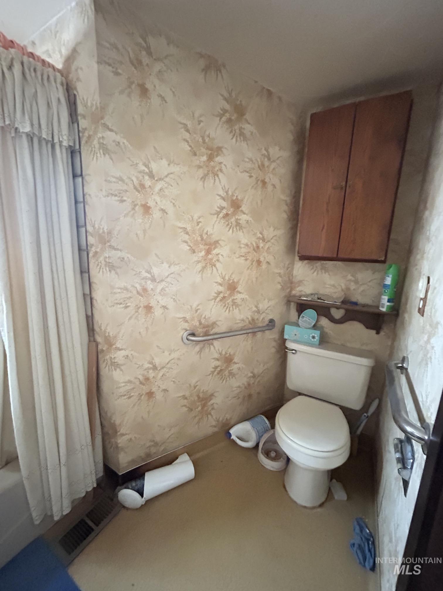 427 Airway Ave Property Photo 12