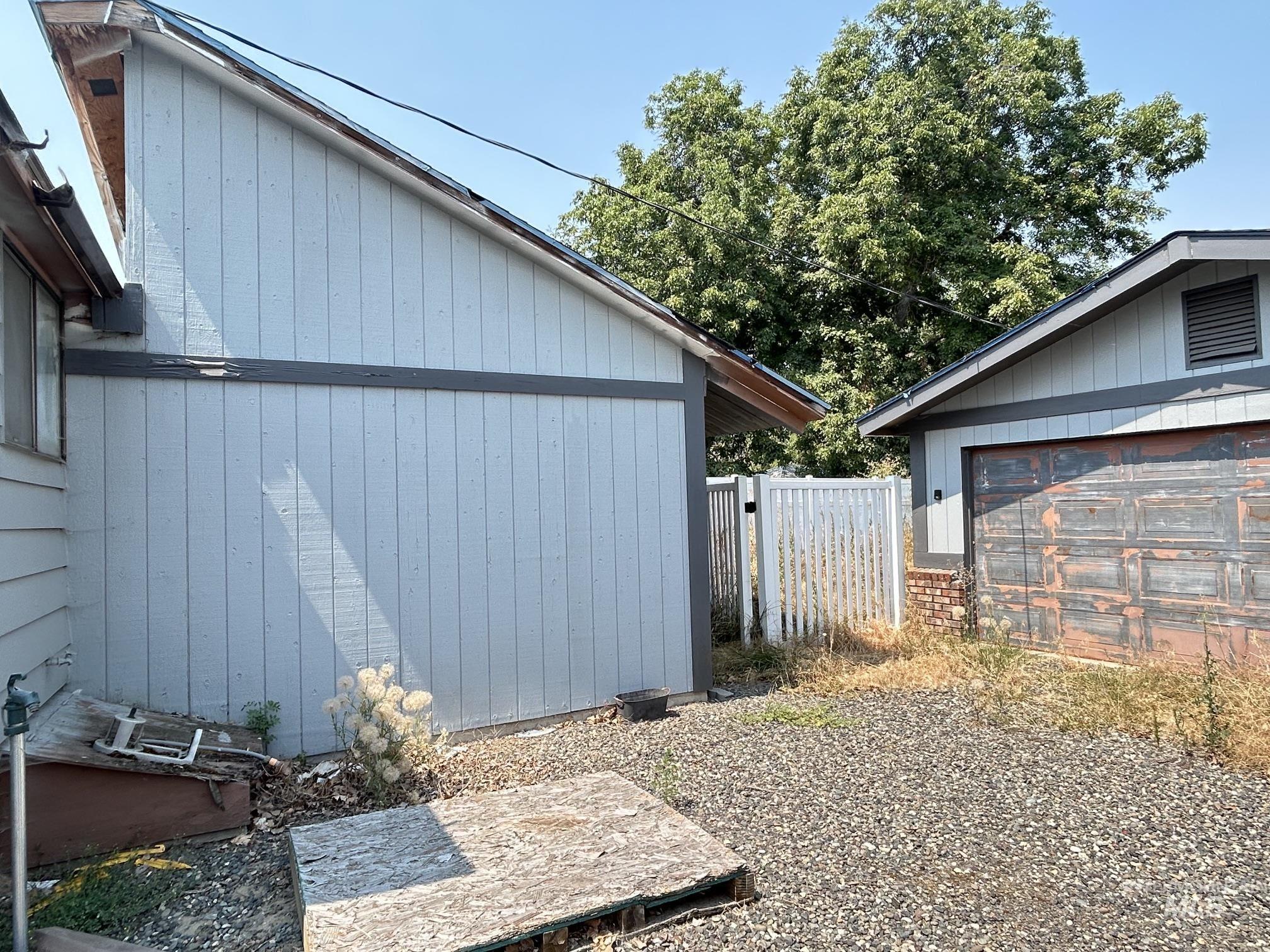 427 Airway Ave Property Photo 26