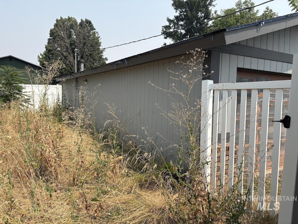 427 Airway Ave Property Photo 27
