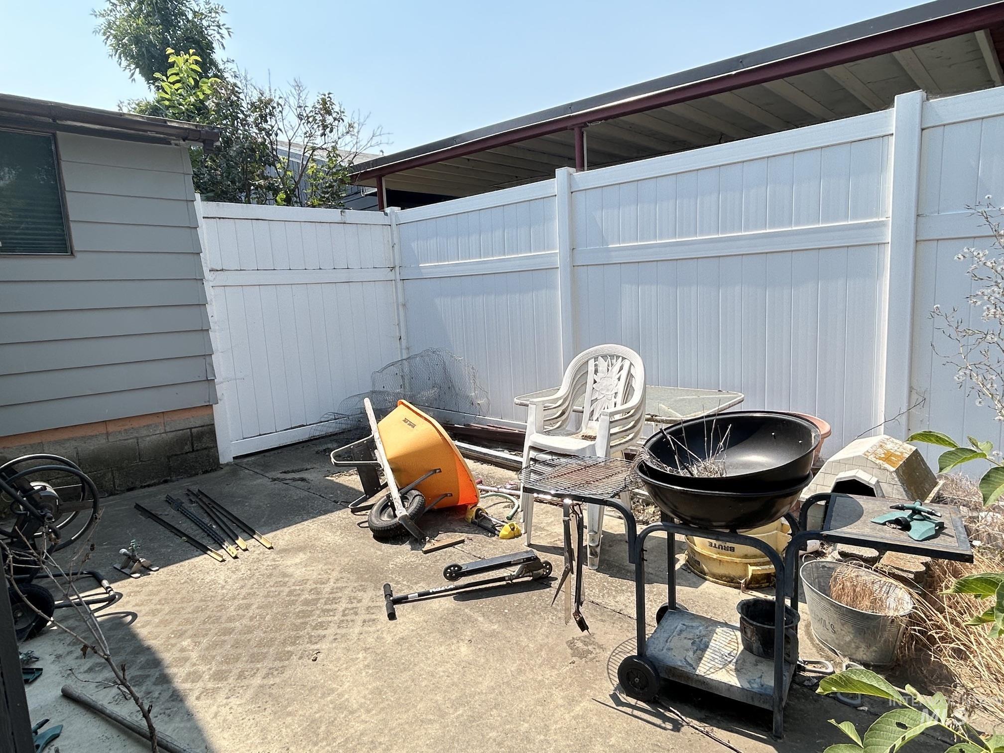 427 Airway Ave Property Photo 28