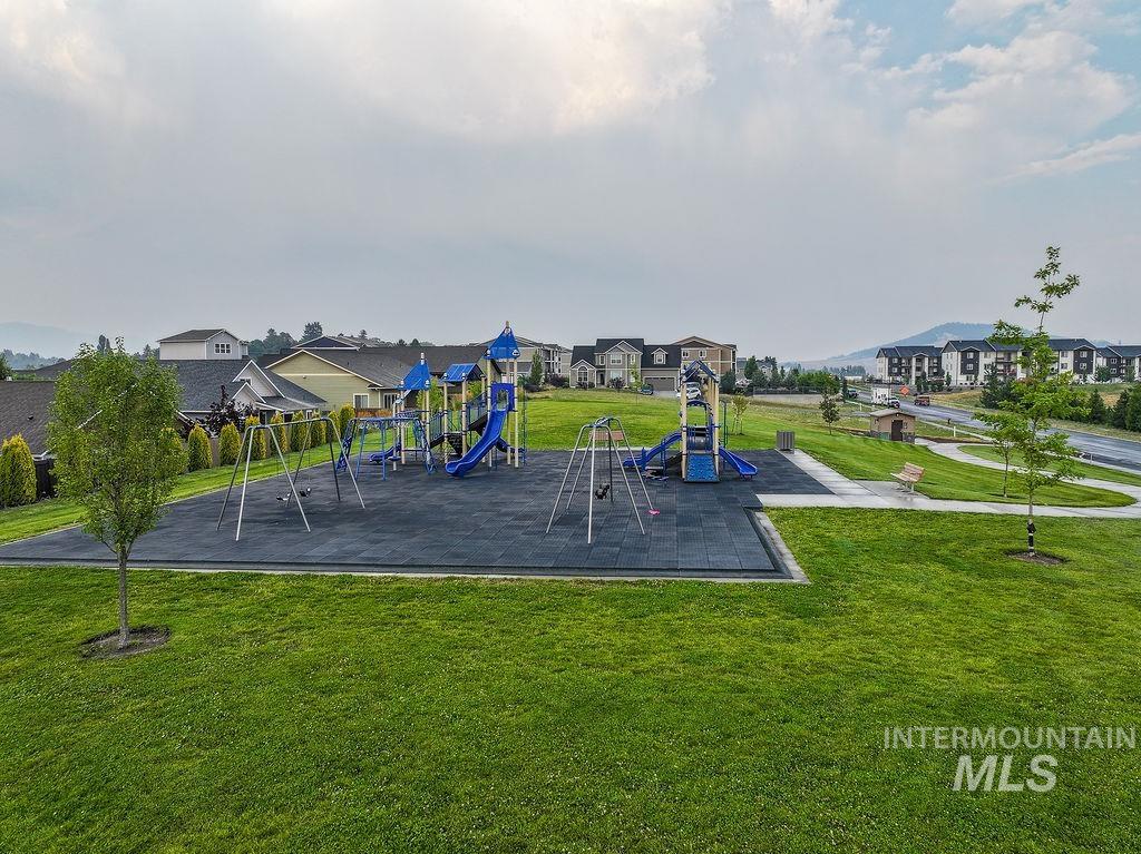 1060 Aponi Pl. Property Photo 8